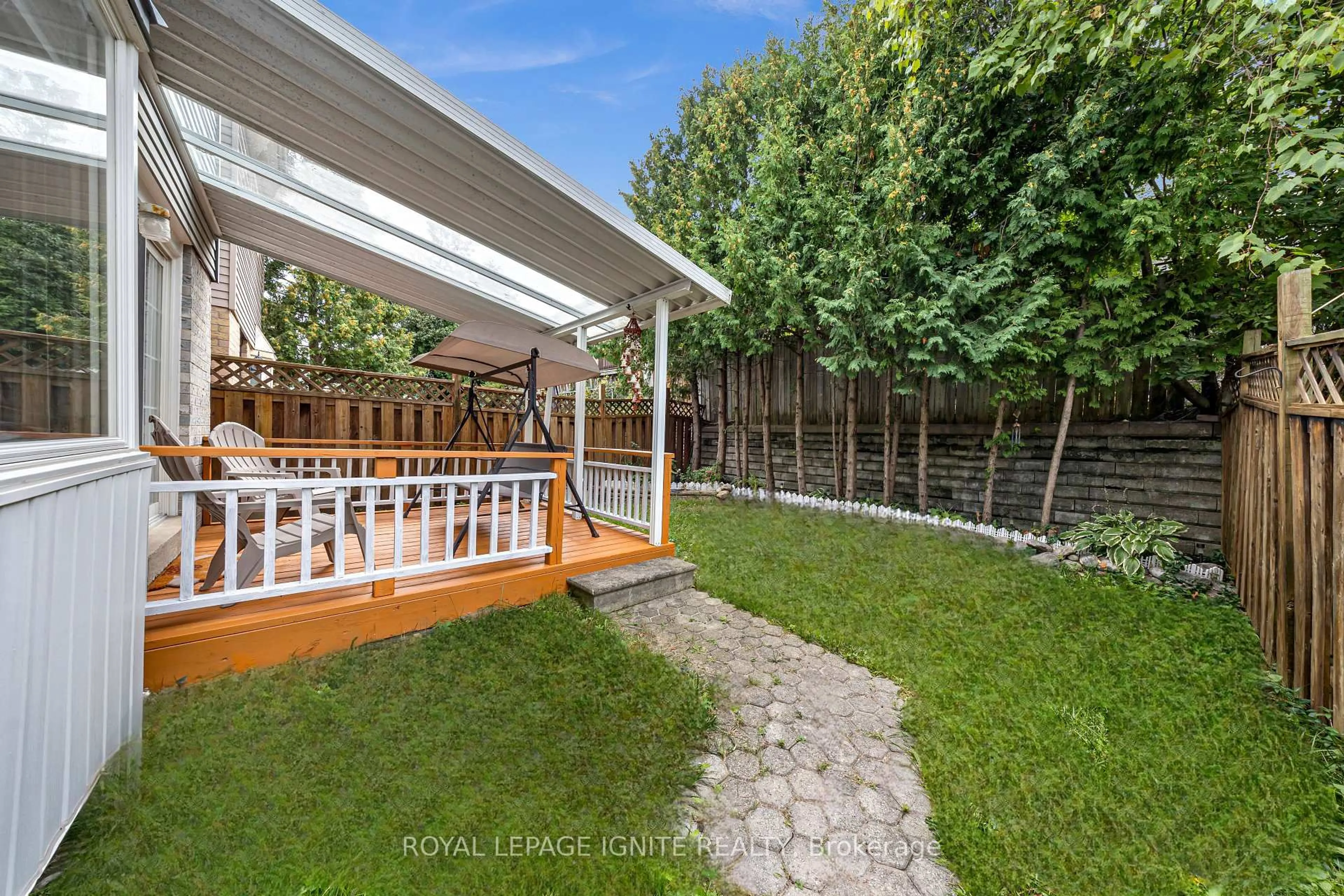 Patio, street for 2156 Duberry Dr, Pickering Ontario L1X 2A5