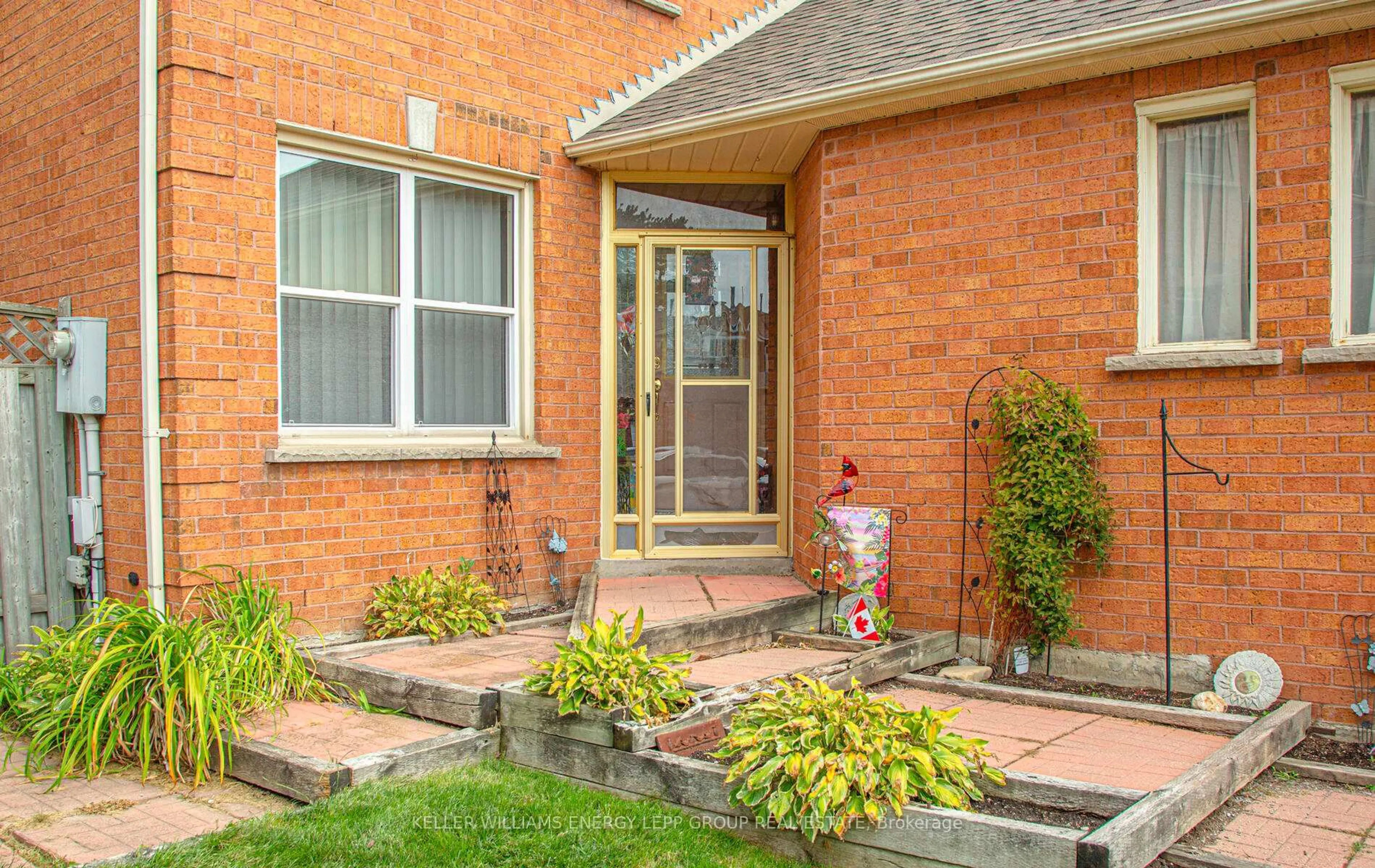 Home with brick exterior material, street for 87 Woodstone Pl, Whitby Ontario L1R 1S7