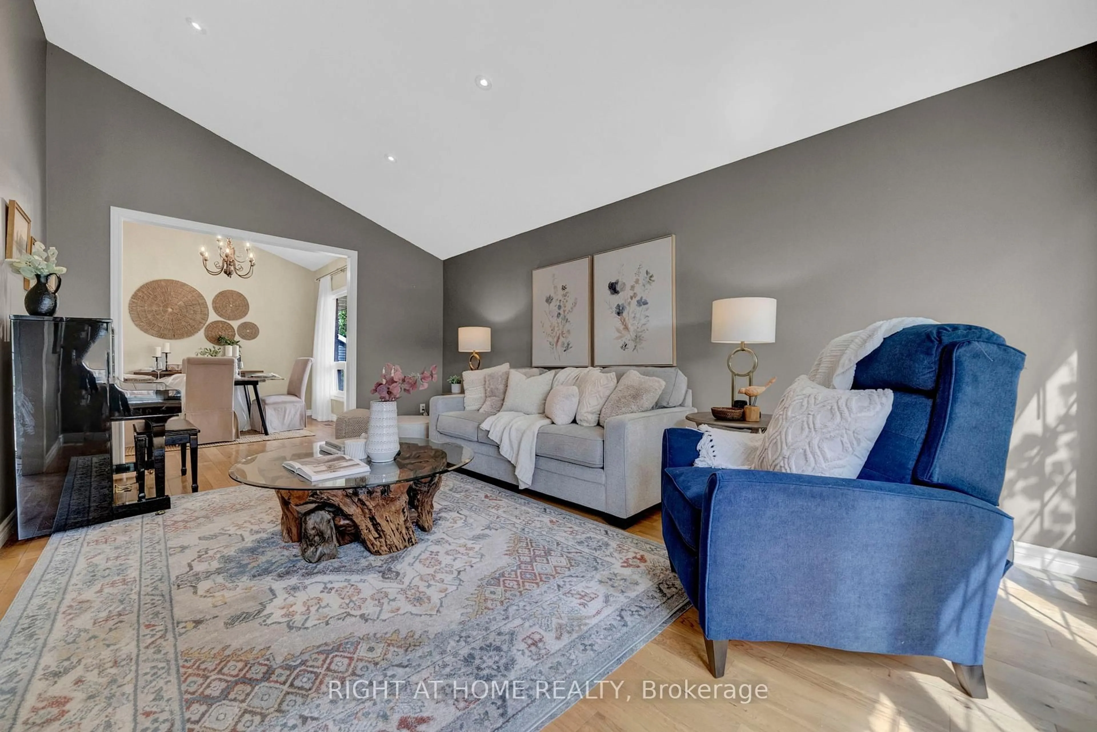 Living room with furniture, unknown for 1194 Northgate Cres, Oshawa Ontario L1G 7C5