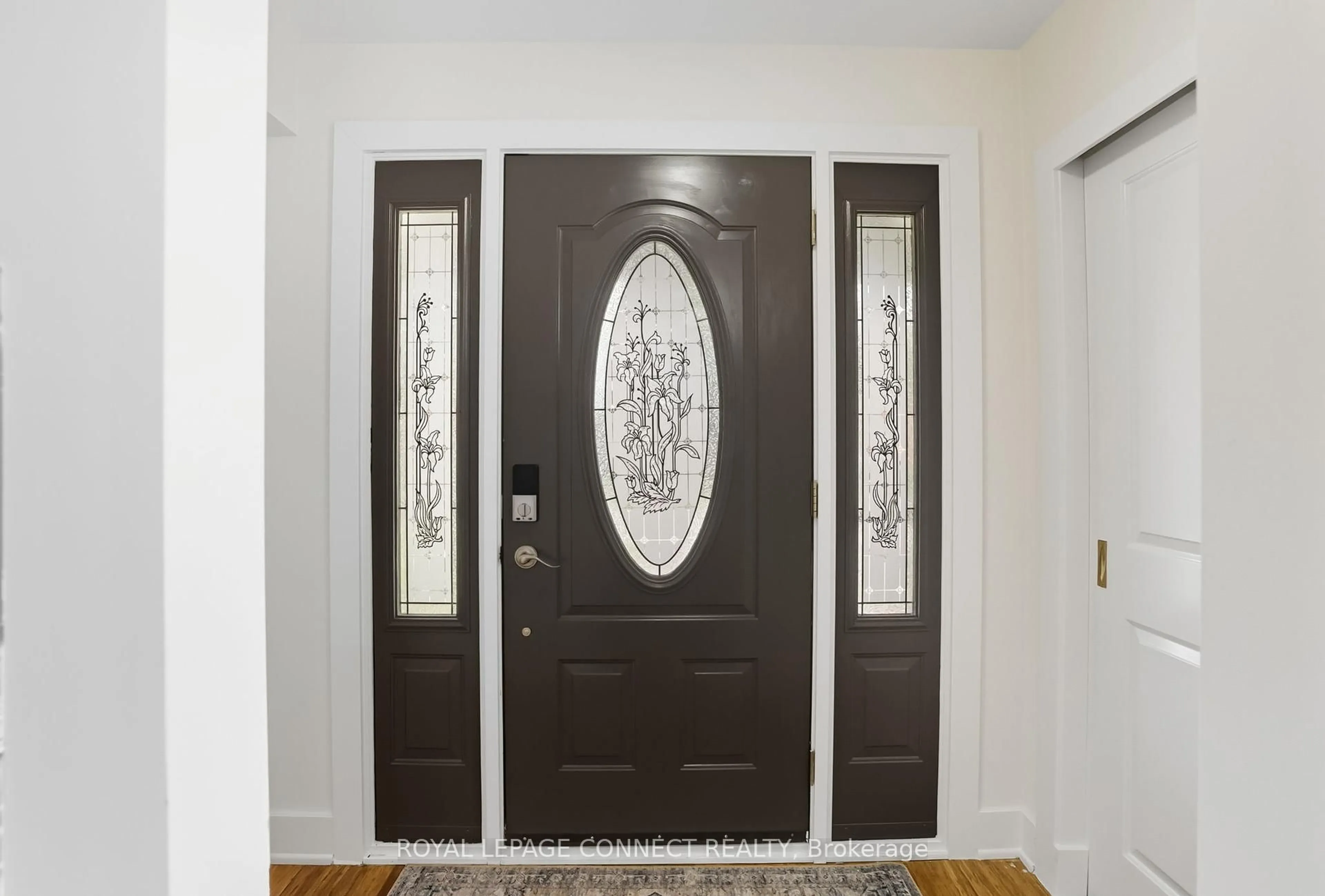 Indoor entryway for 728 Cortez Ave, Pickering Ontario L1W 1Y4