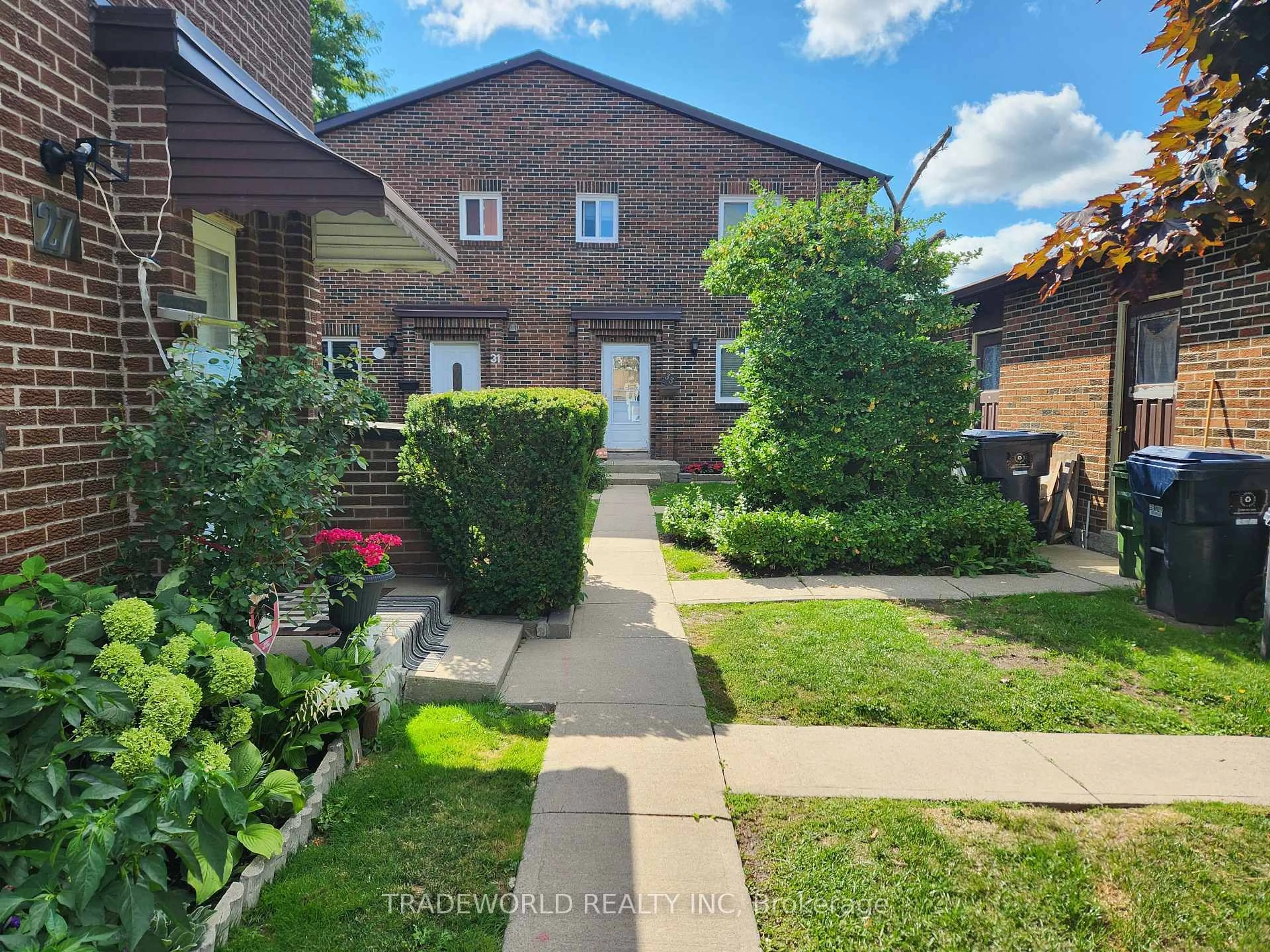 A pic from outside/outdoor area/front of a property/back of a property/a pic from drone, street for 72 Dusay Pl #31, Toronto Ontario M1W 2N2
