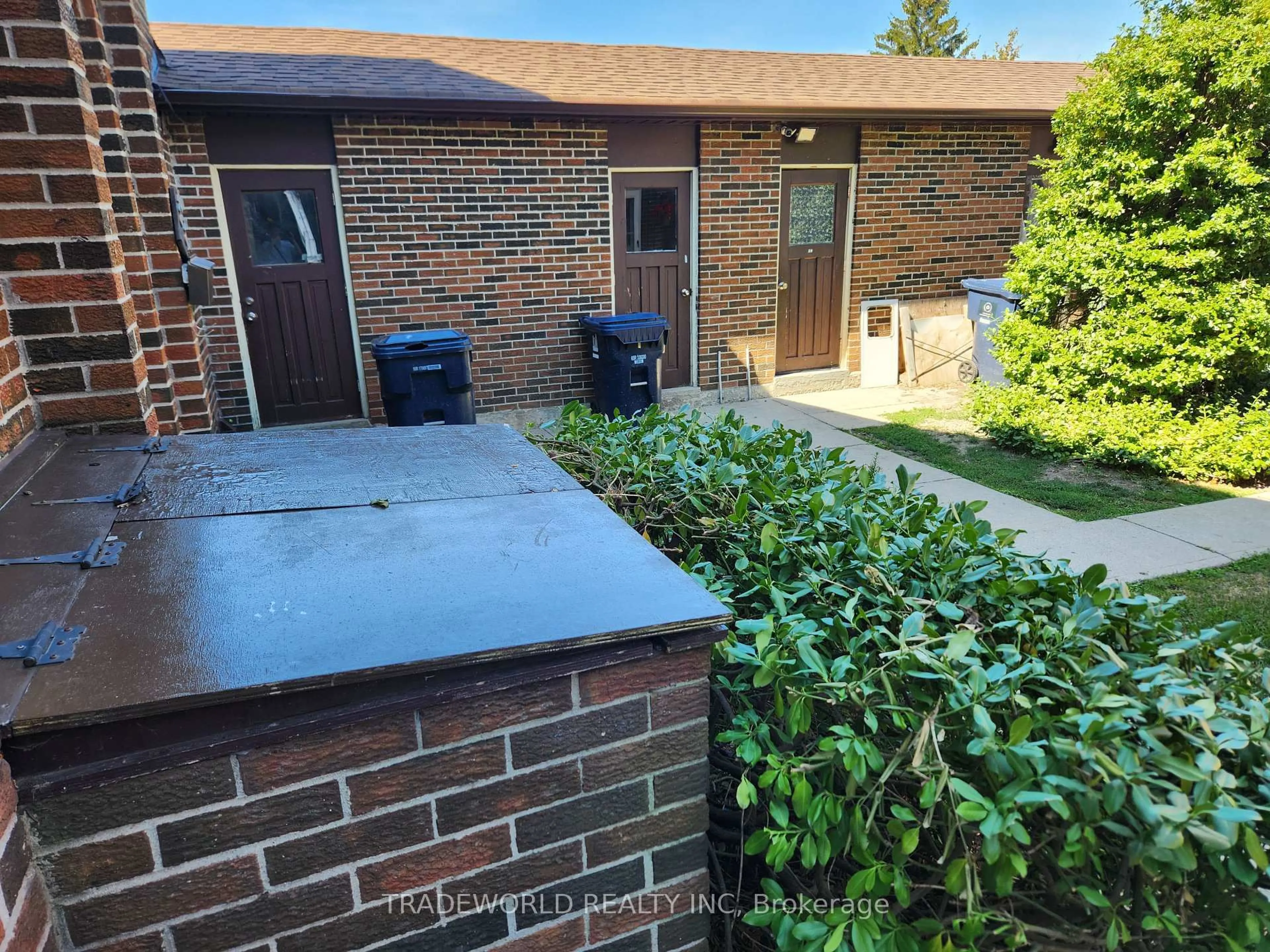 A pic from outside/outdoor area/front of a property/back of a property/a pic from drone, street for 72 Dusay Pl #31, Toronto Ontario M1W 2N2
