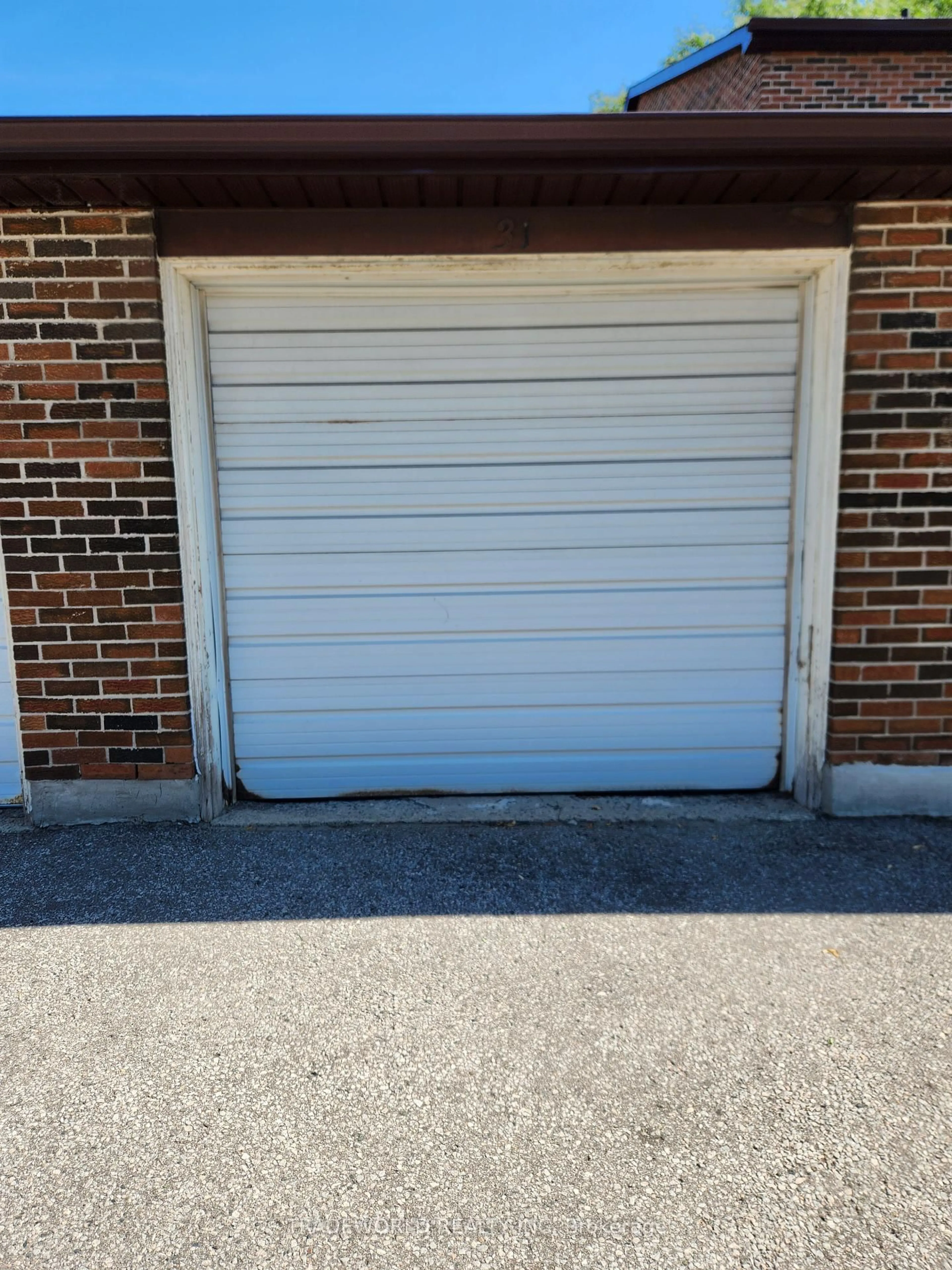 Indoor garage for 72 Dusay Pl #31, Toronto Ontario M1W 2N2