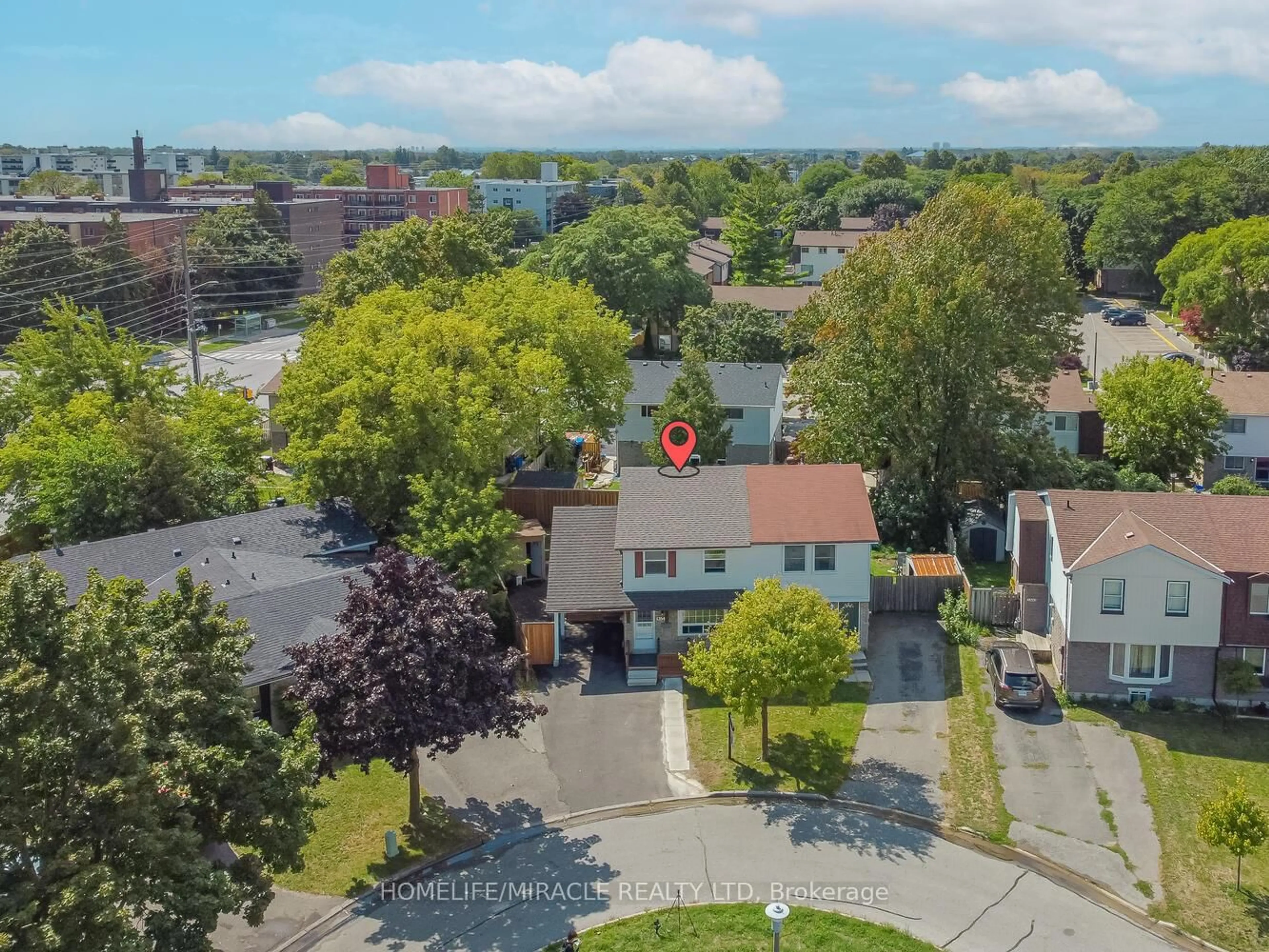 A pic from outside/outdoor area/front of a property/back of a property/a pic from drone, street for 1354 Orlando Crt, Oshawa Ontario L1G 6T9