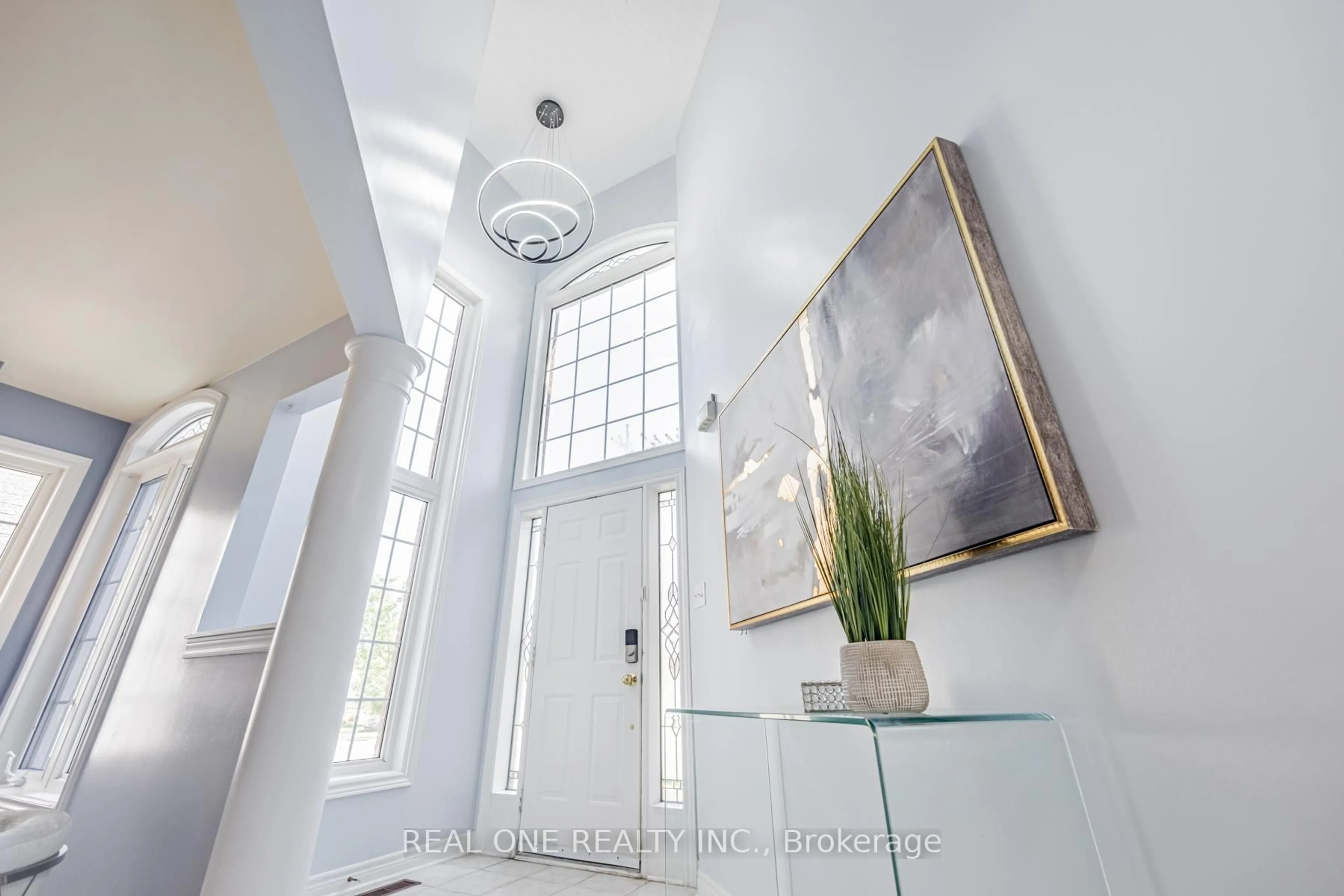 Indoor entryway for 26 Medland Ave, Whitby Ontario L1P 1S1