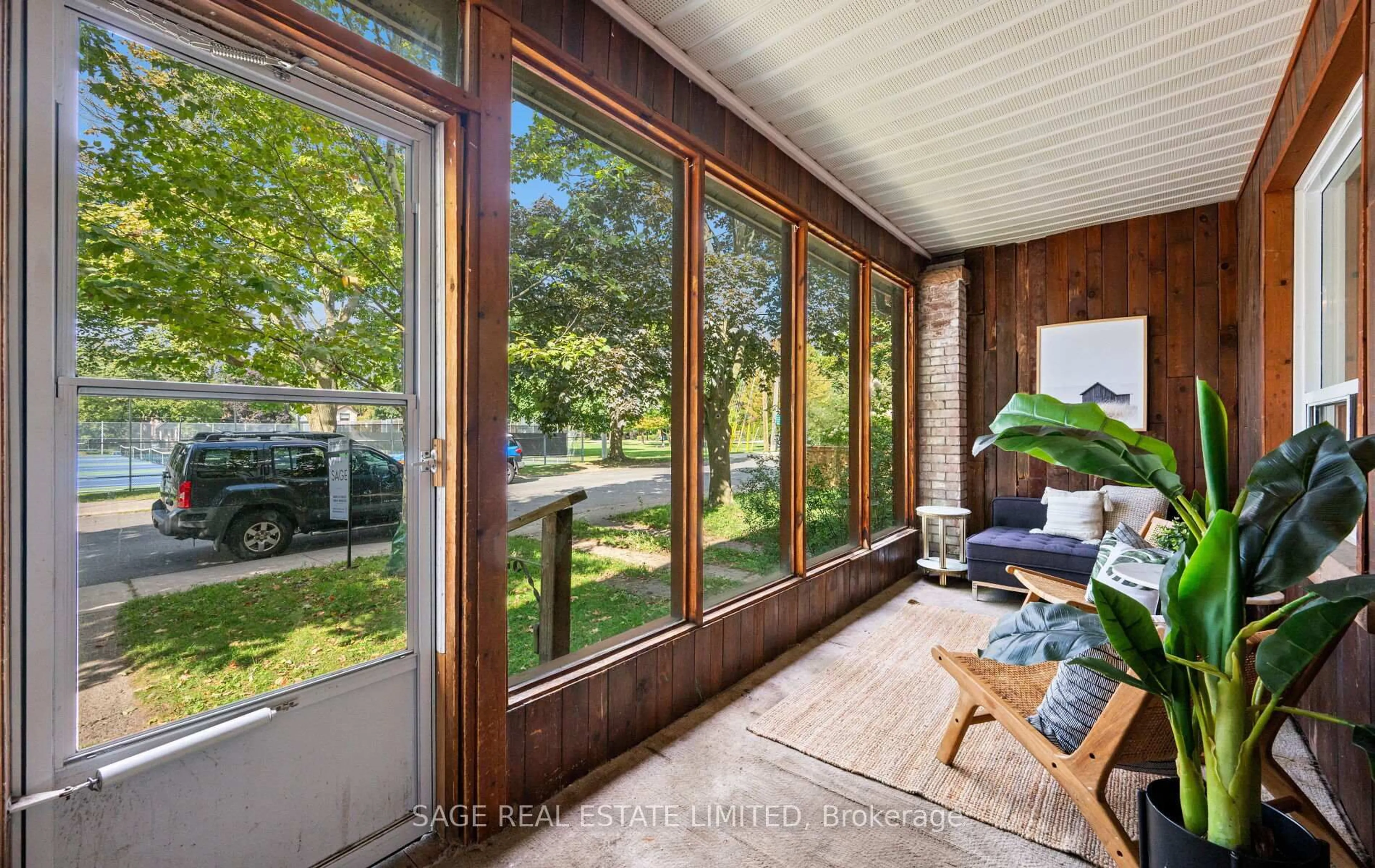 Unknown for 33 Avonlea Blvd, Toronto Ontario M4C 5E4