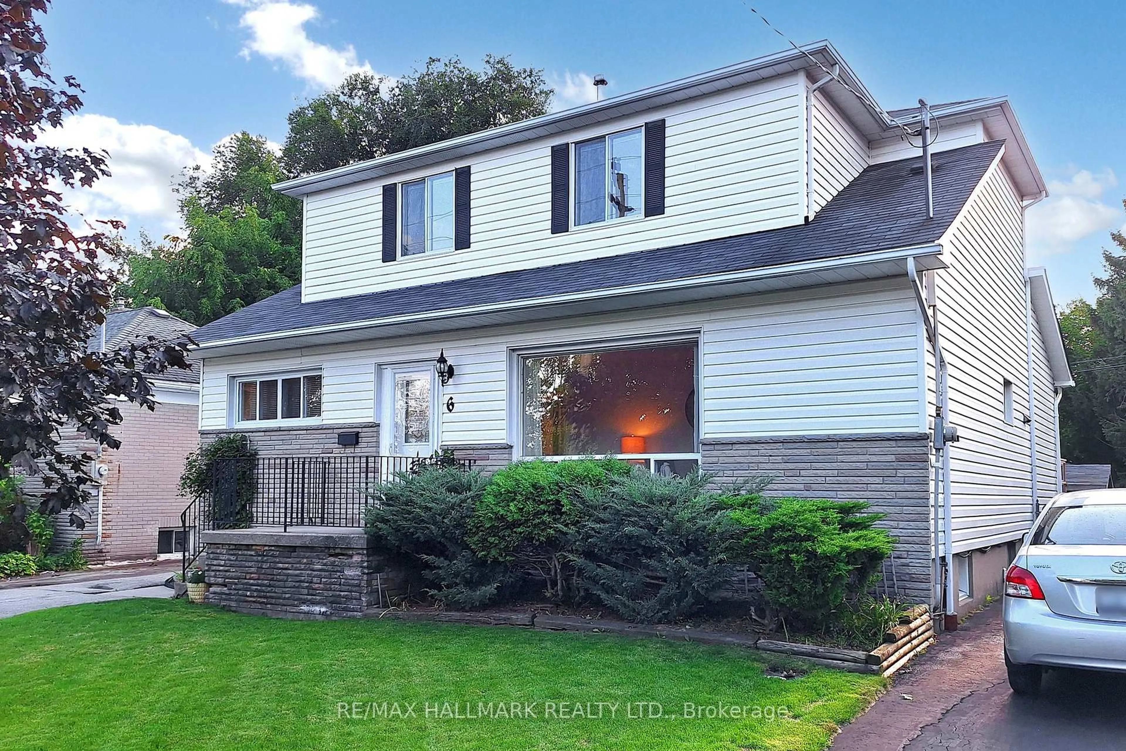Home with vinyl exterior material, street for 6 Gradwell Dr, Toronto Ontario M1M 2M9