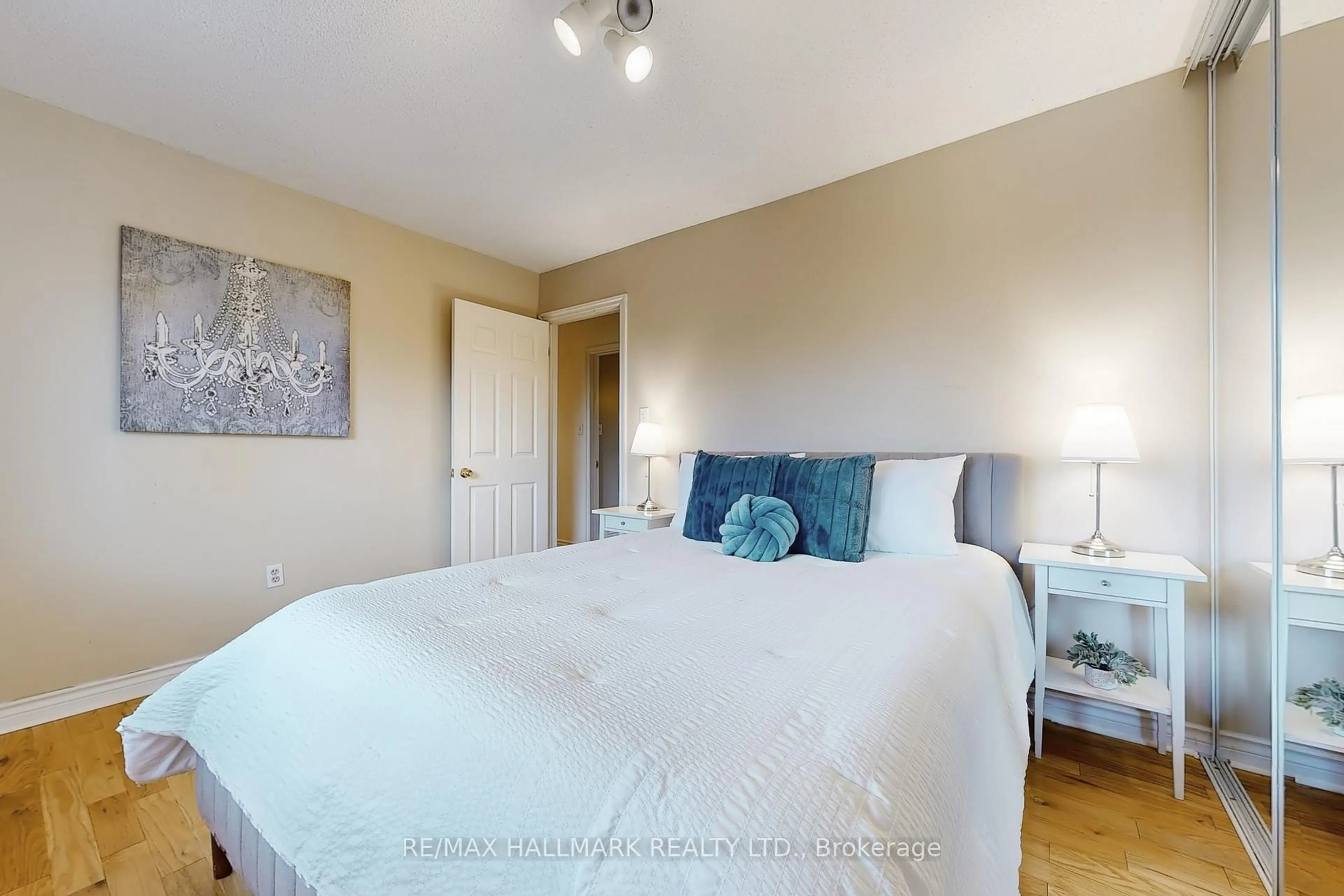Bedroom with bed, wood/laminate floor for 6 Gradwell Dr, Toronto Ontario M1M 2M9