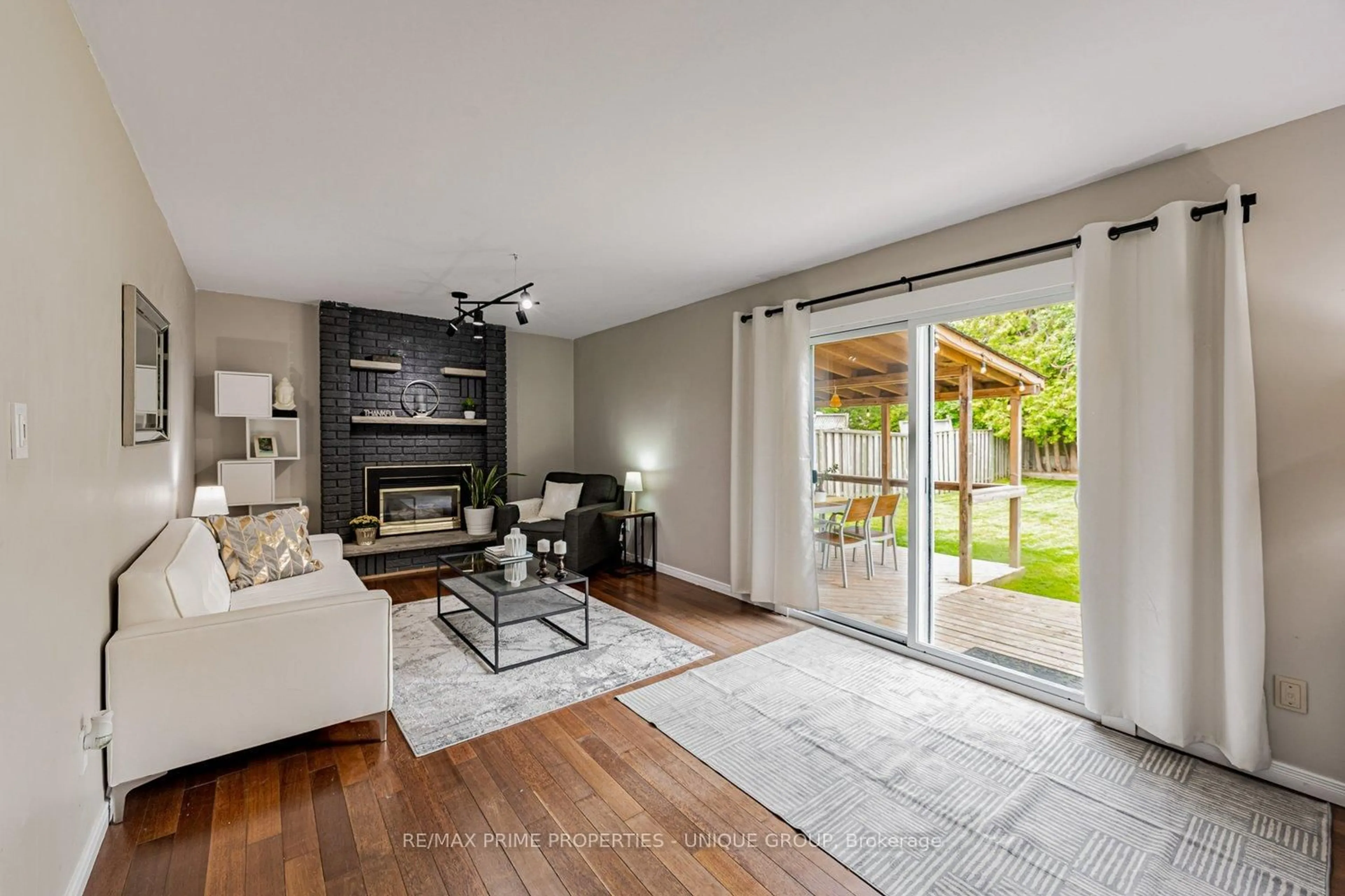 Living room with furniture, unknown for 742 Greenbriar Dr, Oshawa Ontario L1G 7J6