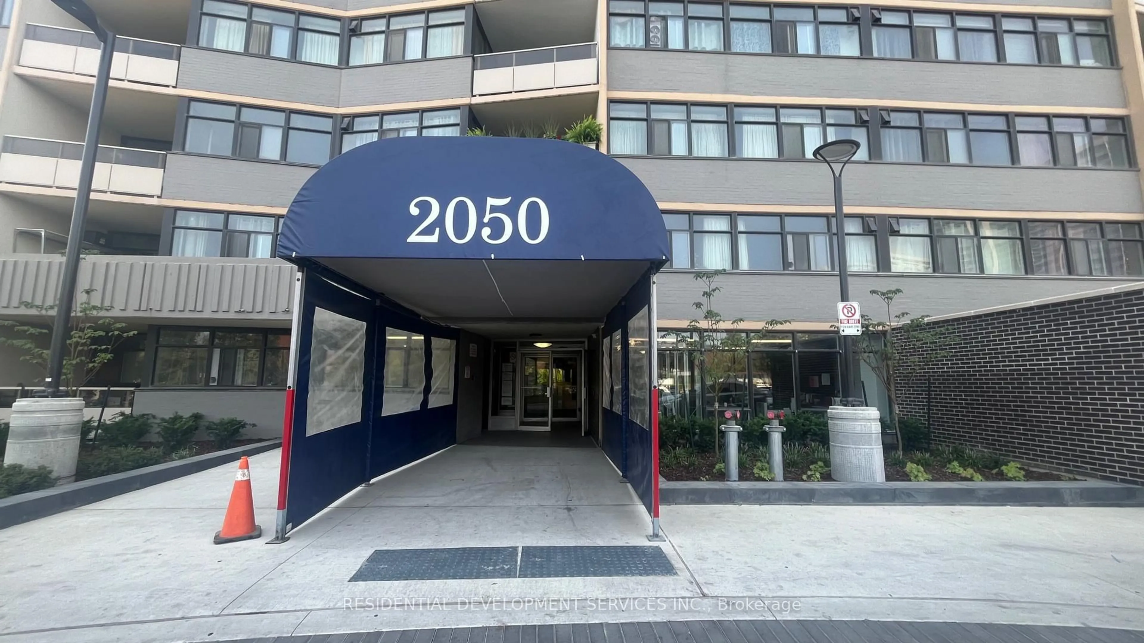 Indoor foyer for 2050 Bridletowne Circ #201, Toronto Ontario M1W 2V5