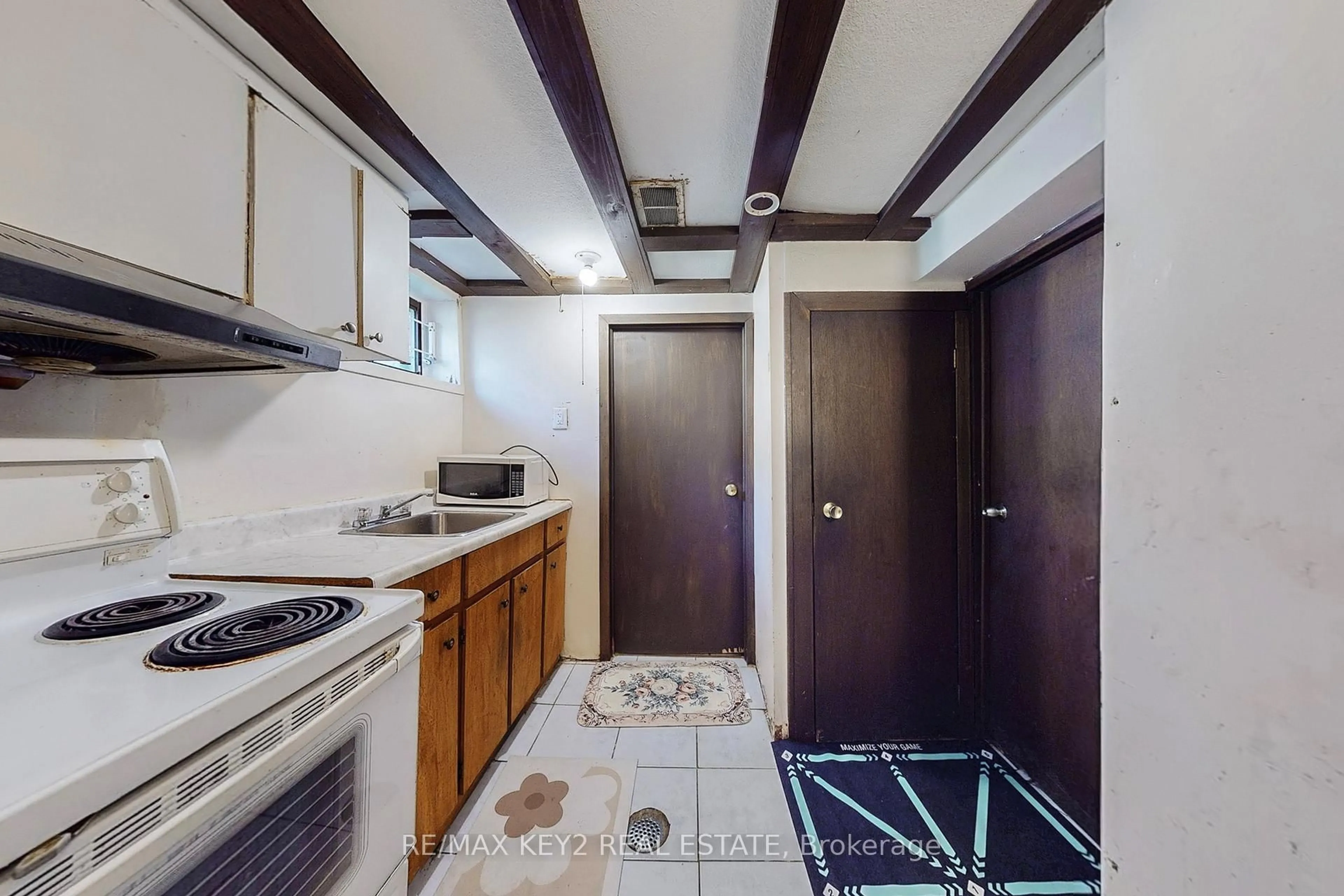Standard kitchen, unknown for 137 Newlands Ave, Toronto Ontario M1L 1S2