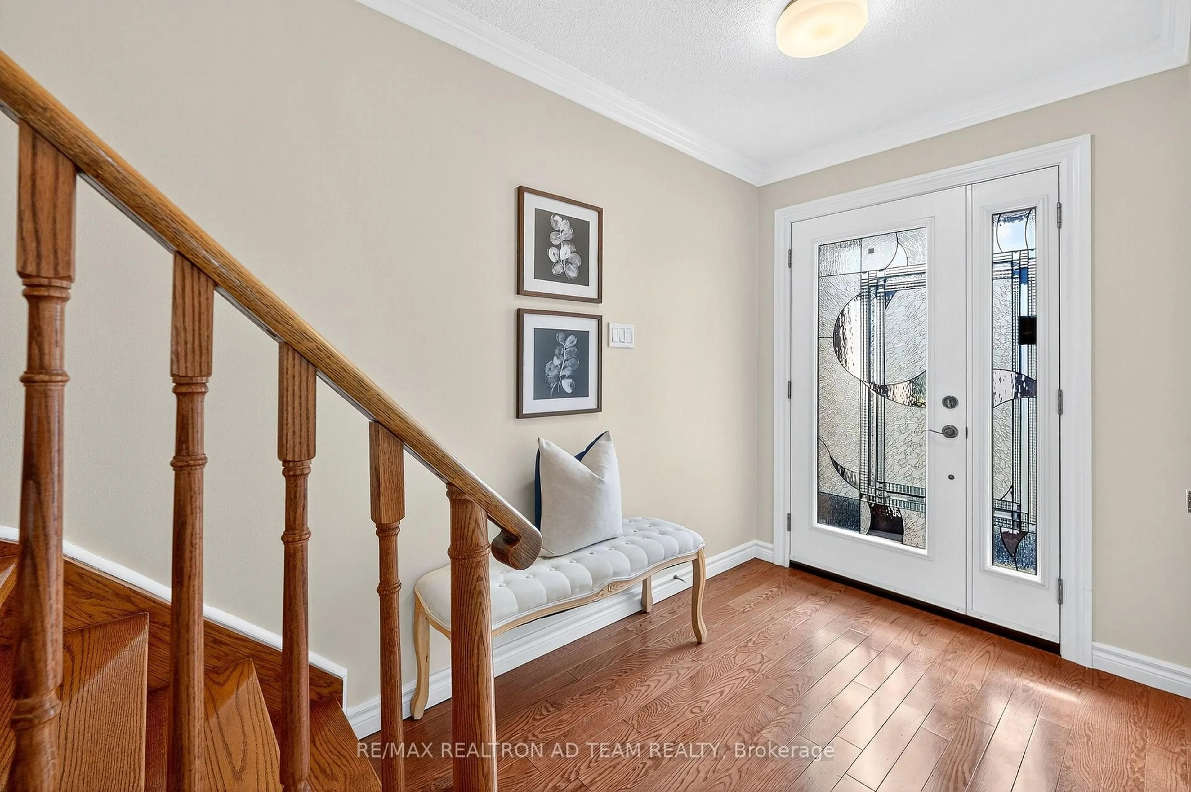 Indoor entryway for 1303 Redwood Lane, Pickering Ontario L1X 1C4