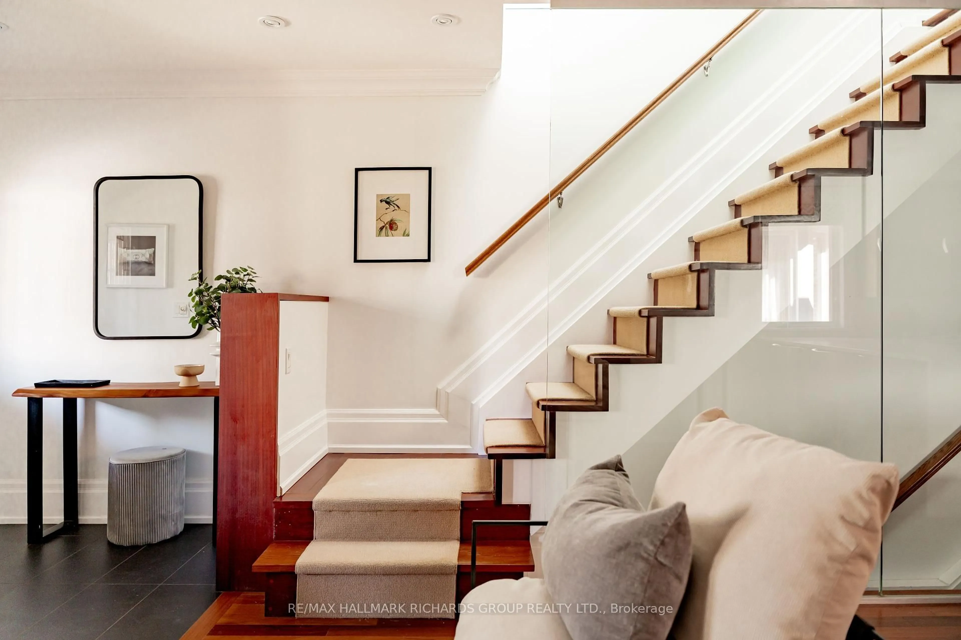 Stairs for 138 Ashdale Ave, Toronto Ontario M4L 2Y9