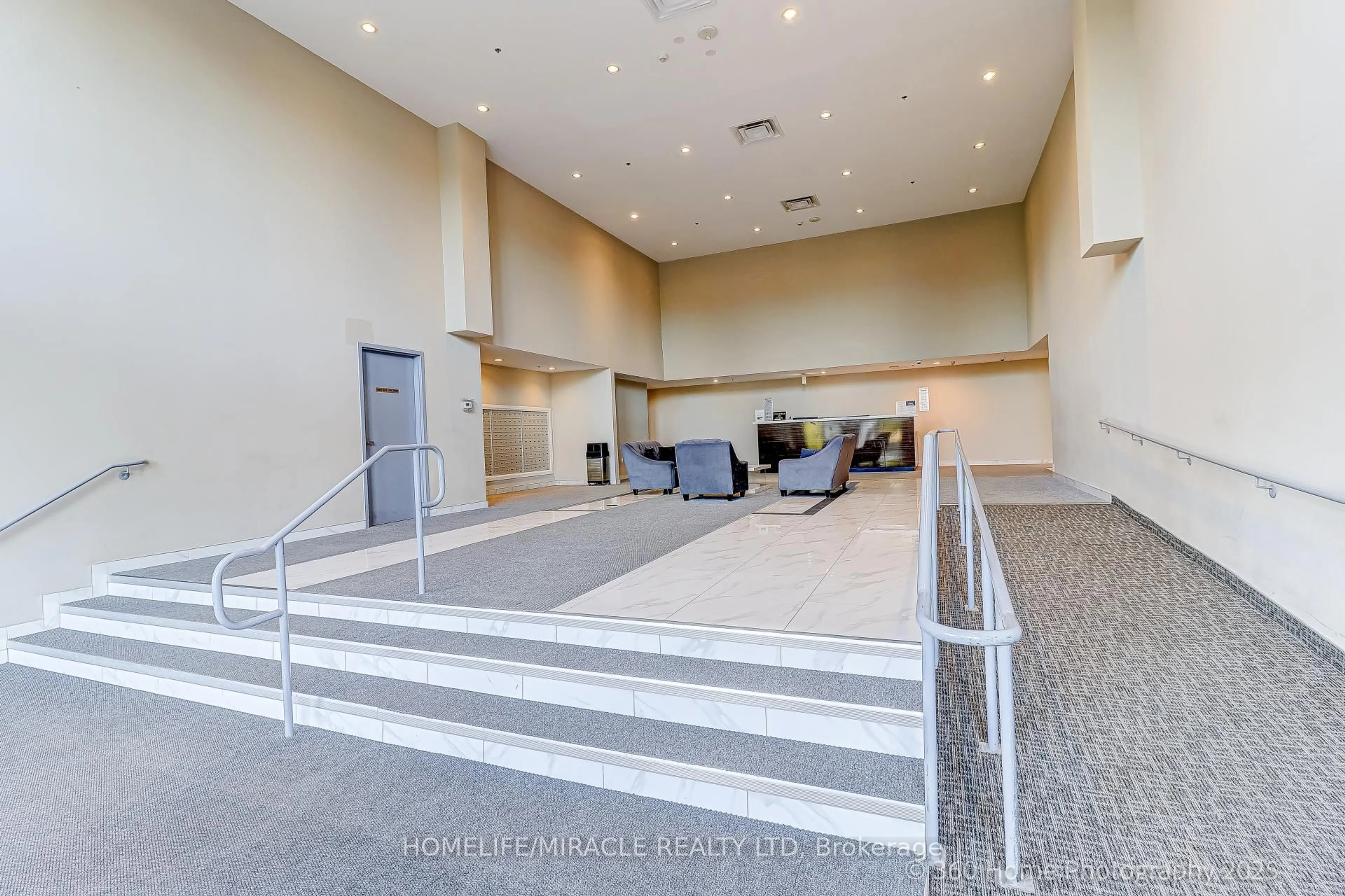 Indoor foyer for 22 East Haven Dr #336, Toronto Ontario M1N 0B4