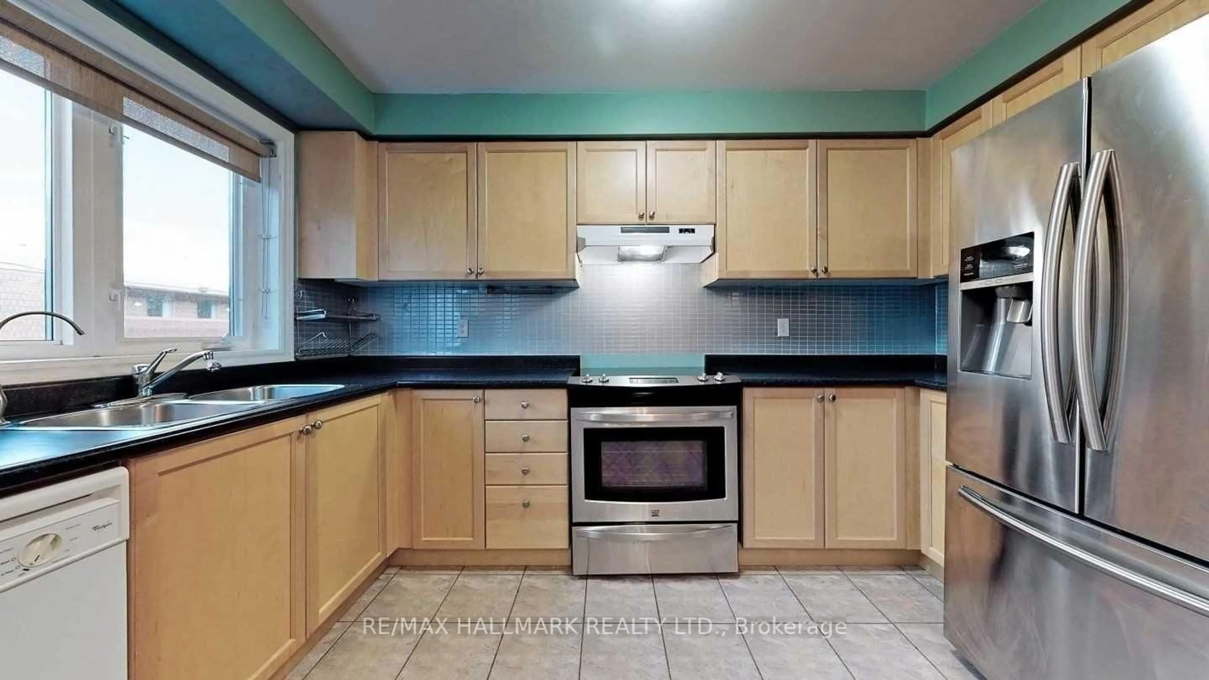 Standard kitchen, unknown for 29 Tollgate Mews, Toronto Ontario M1M 3X5
