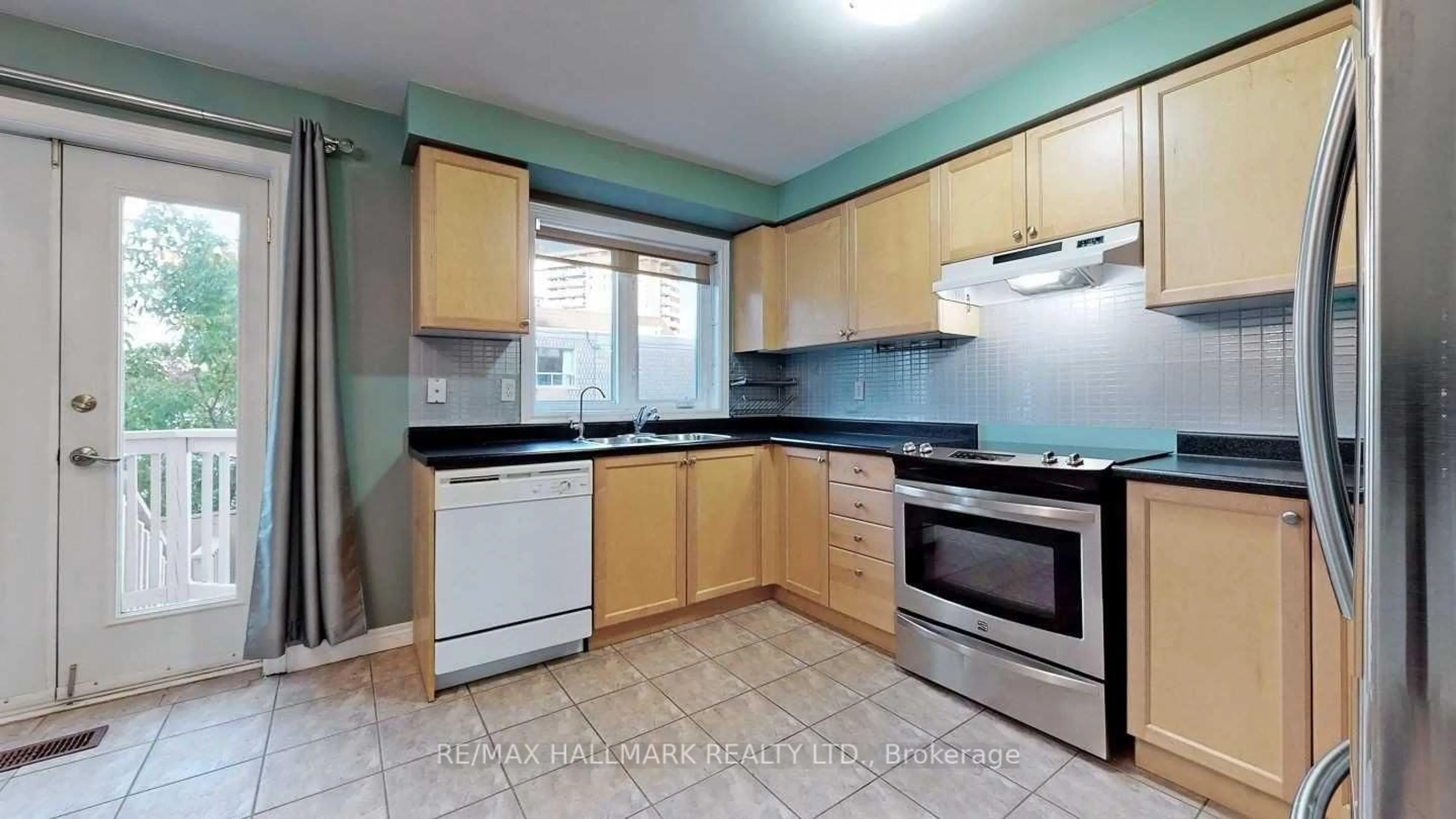 Standard kitchen, unknown for 29 Tollgate Mews, Toronto Ontario M1M 3X5
