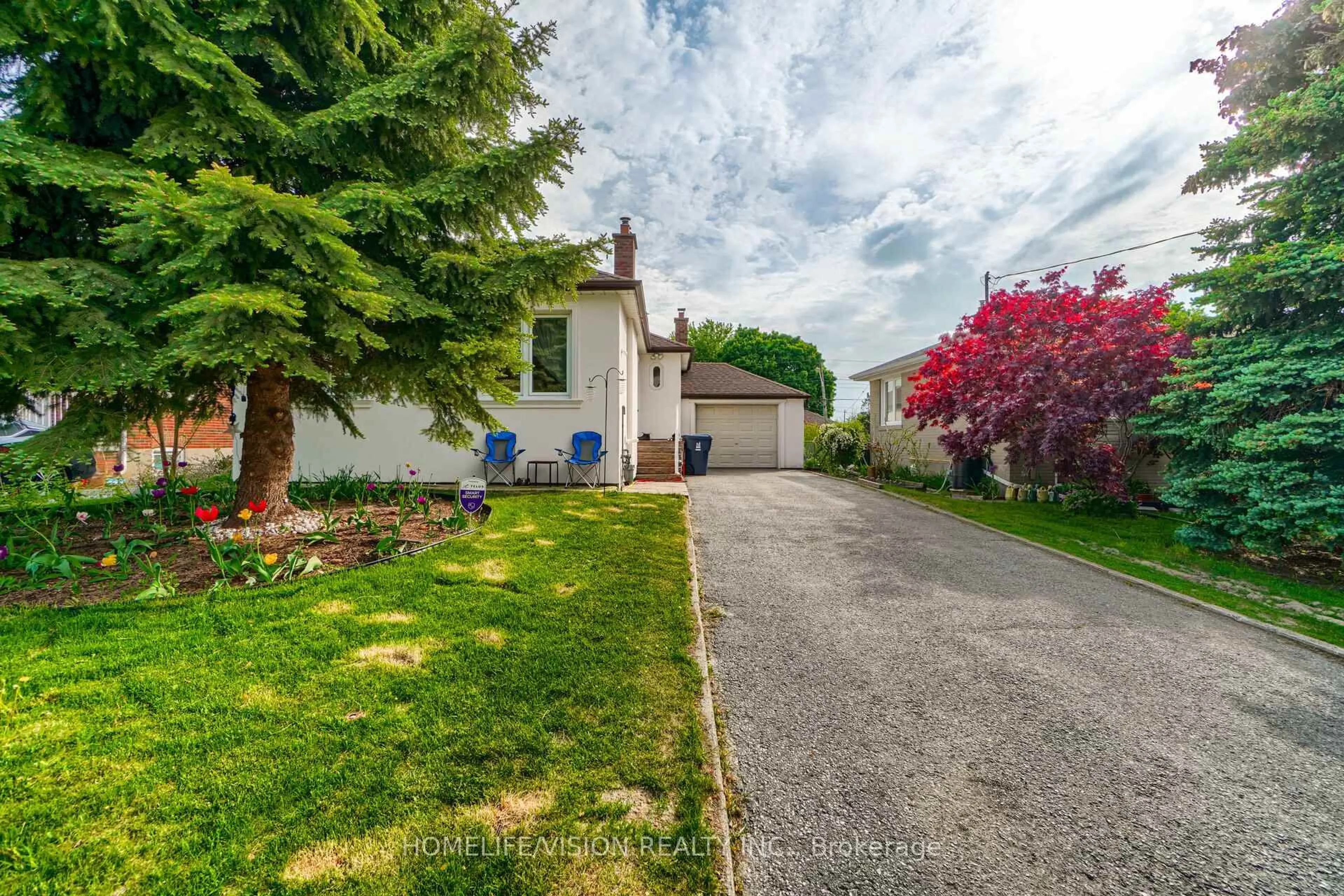 A pic from outside/outdoor area/front of a property/back of a property/a pic from drone, street for 44 Armitage Dr, Toronto Ontario M1R 4Y1