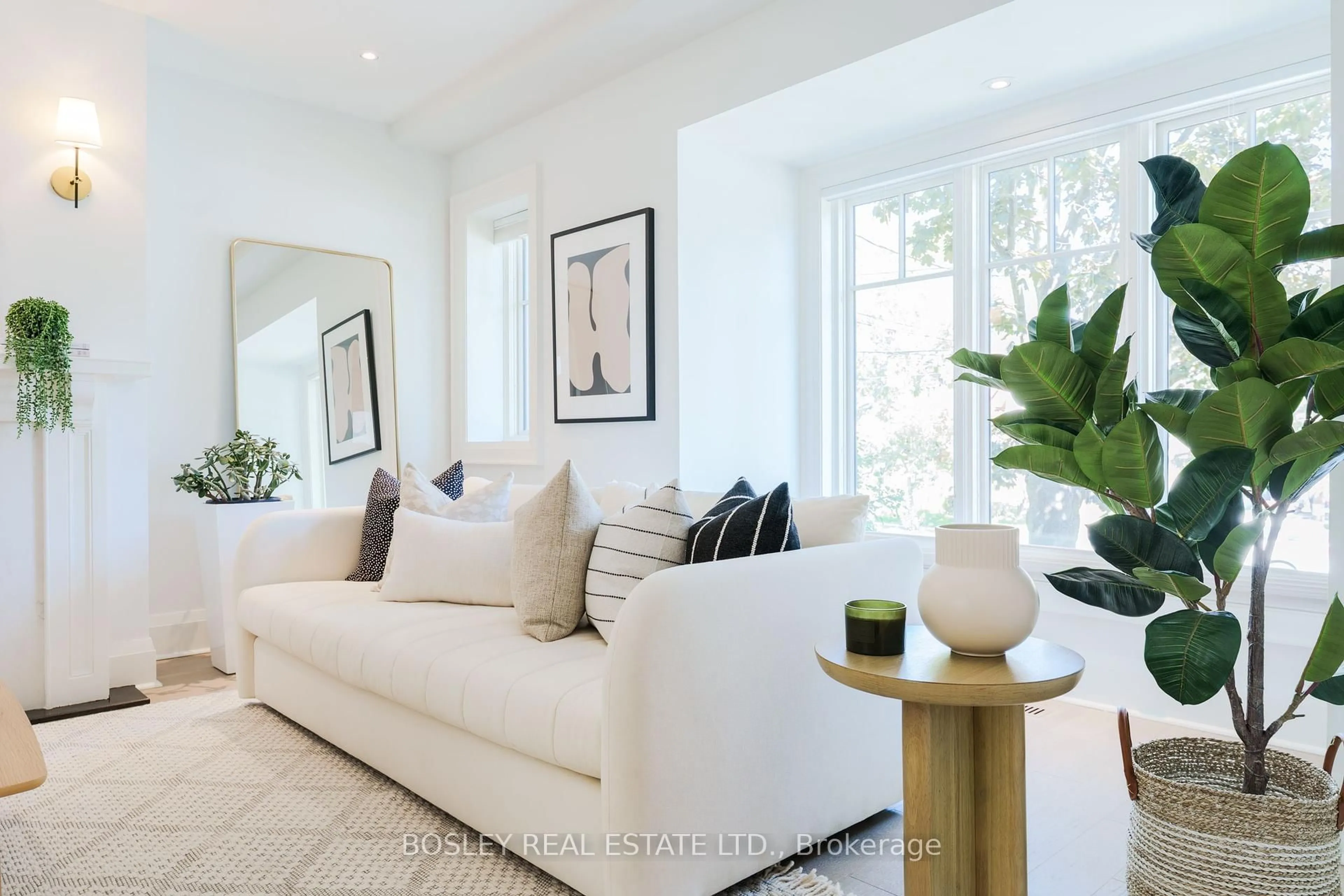 Living room with furniture, unknown for 84 Blantyre Ave, Toronto Ontario M1N 2R5