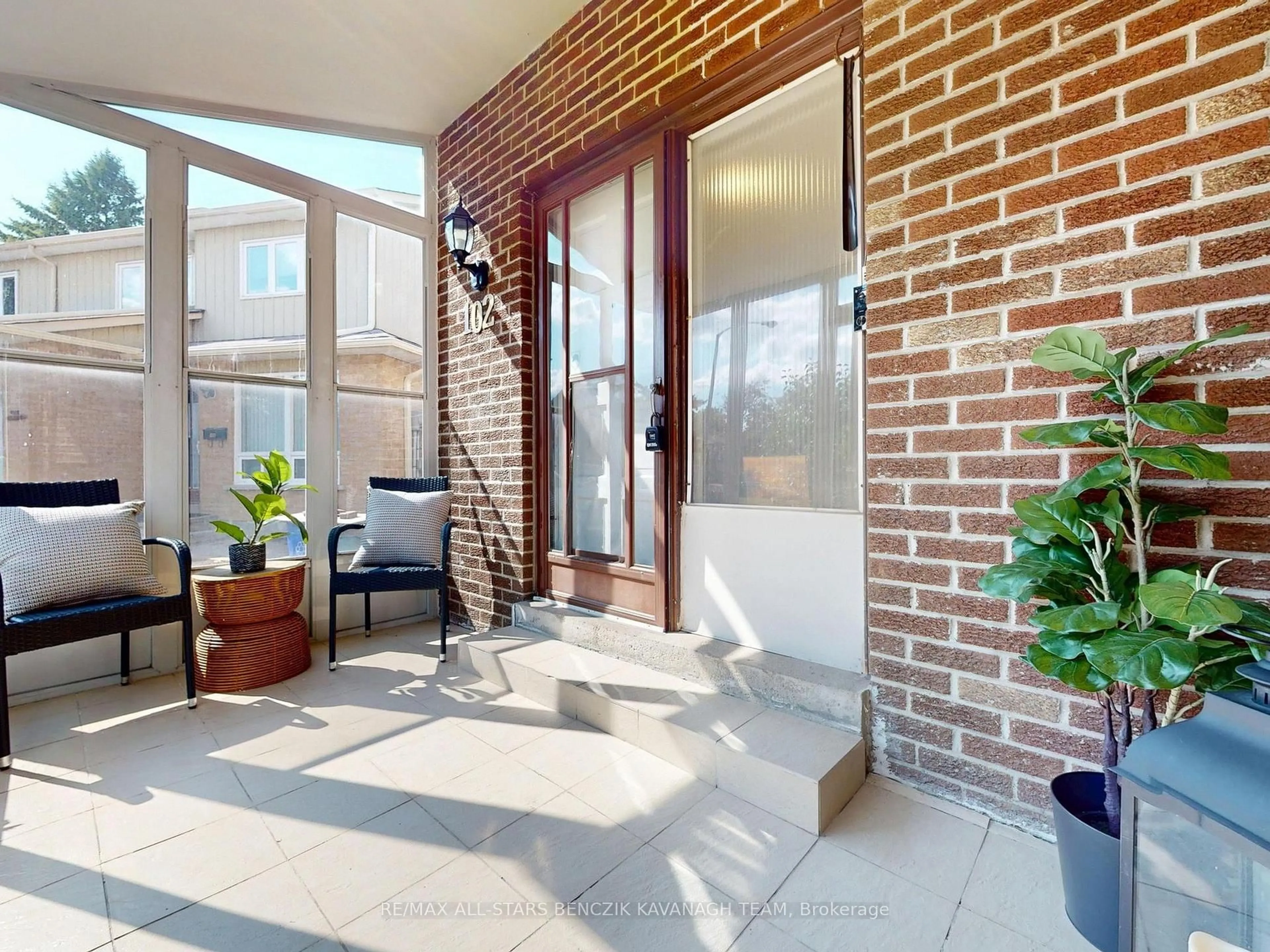 Unknown for 102 Valdor Dr, Toronto Ontario M1V 1R5