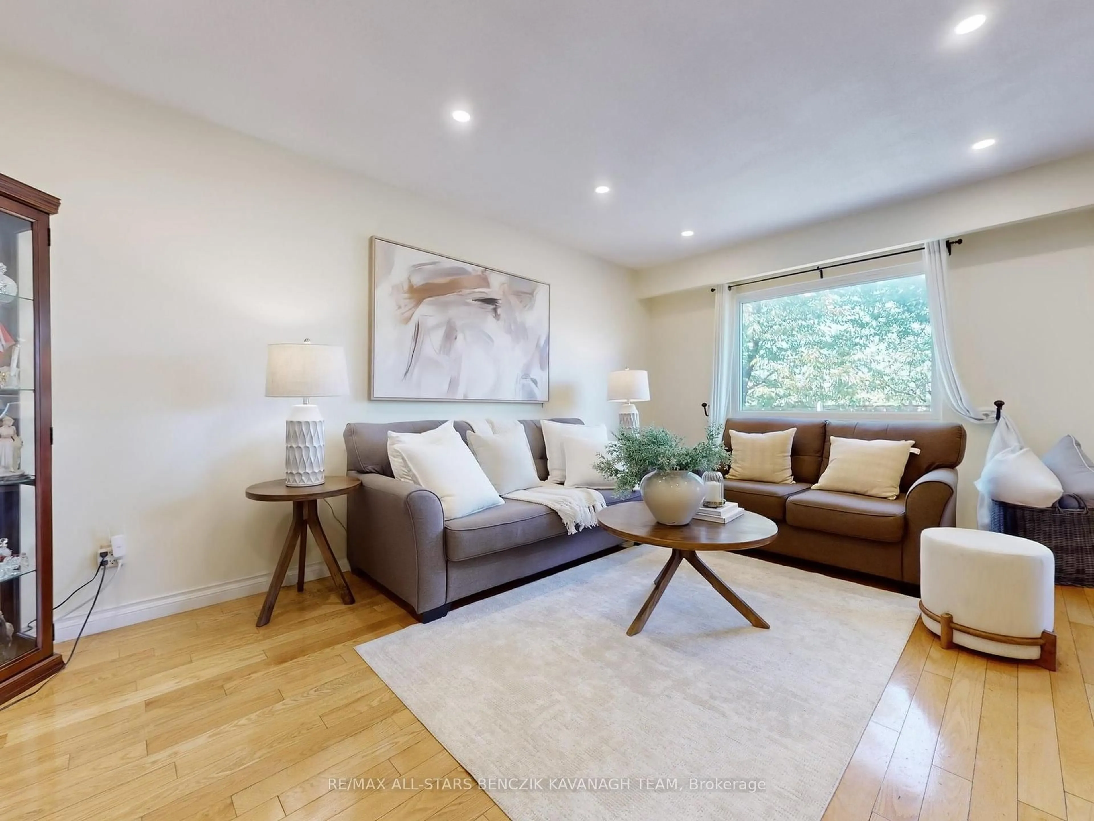 Living room with furniture, wood/laminate floor for 102 Valdor Dr, Toronto Ontario M1V 1R5