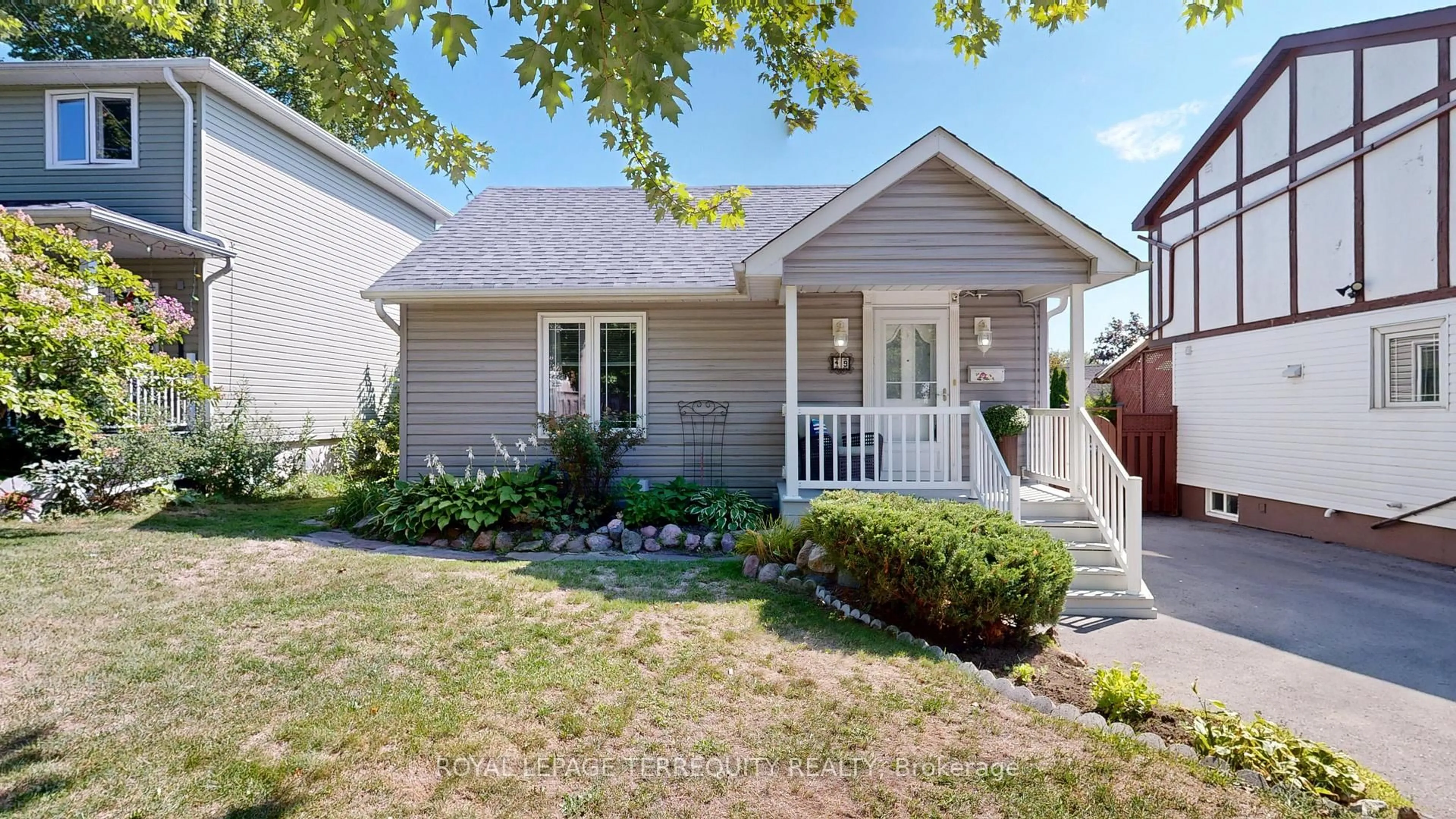 Home with vinyl exterior material, street for 49 Furnival Rd, Toronto Ontario M4B 1W4
