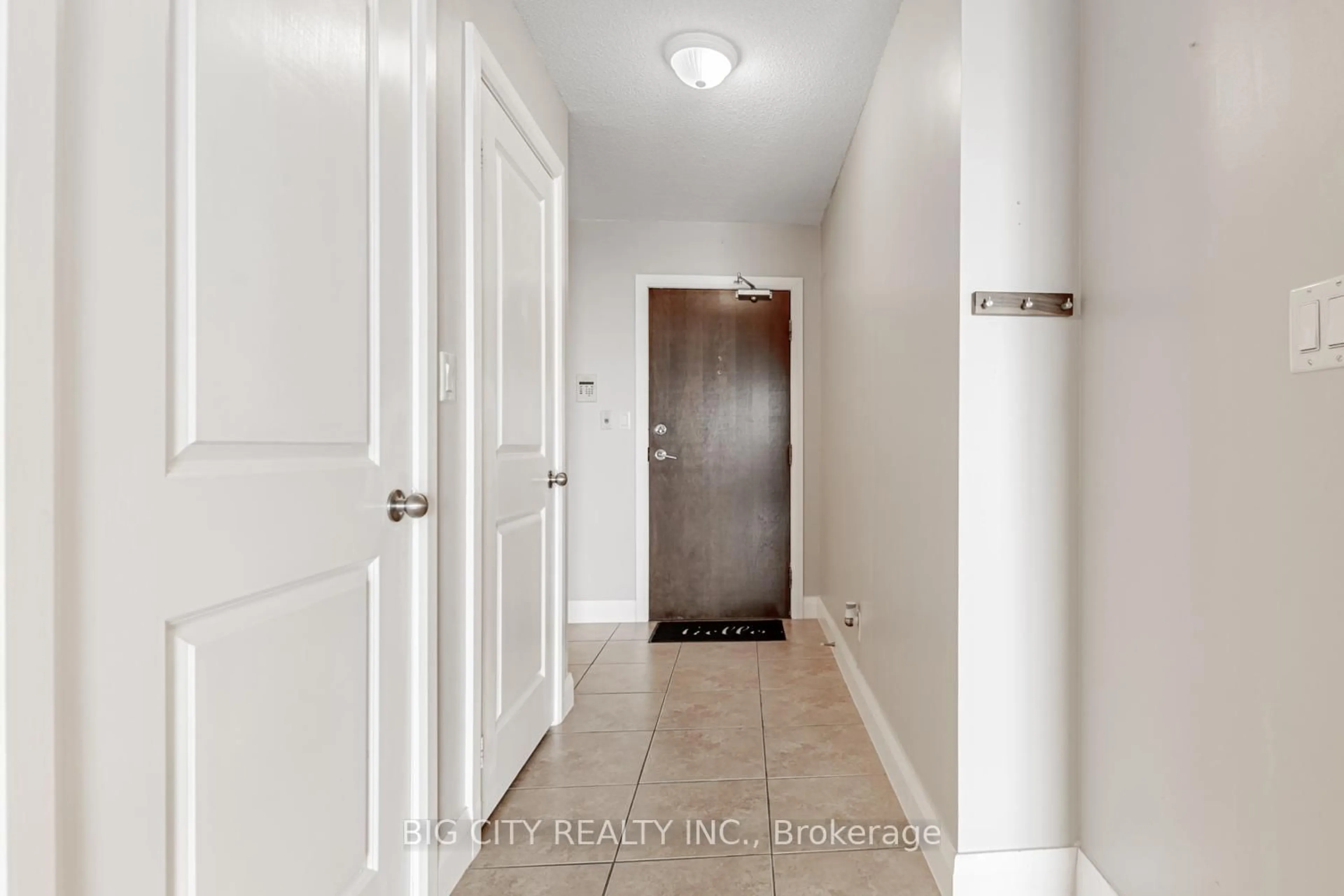 Indoor entryway for 6 Rosebank Dr #10H, Toronto Ontario M1B 0A1