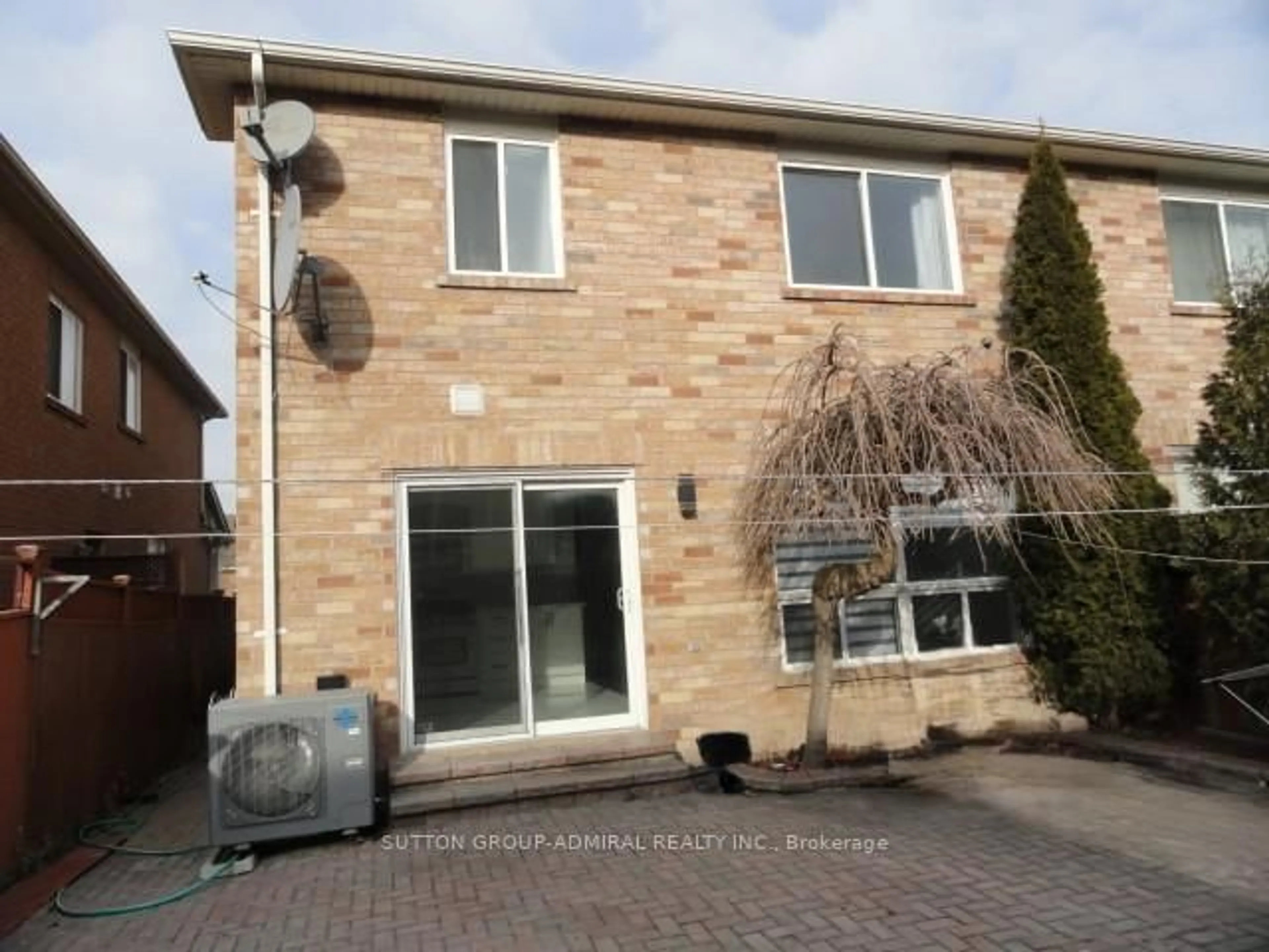 A pic from outside/outdoor area/front of a property/back of a property/a pic from drone, street for 81 Trumpeter St, Toronto Ontario M1B 6H1