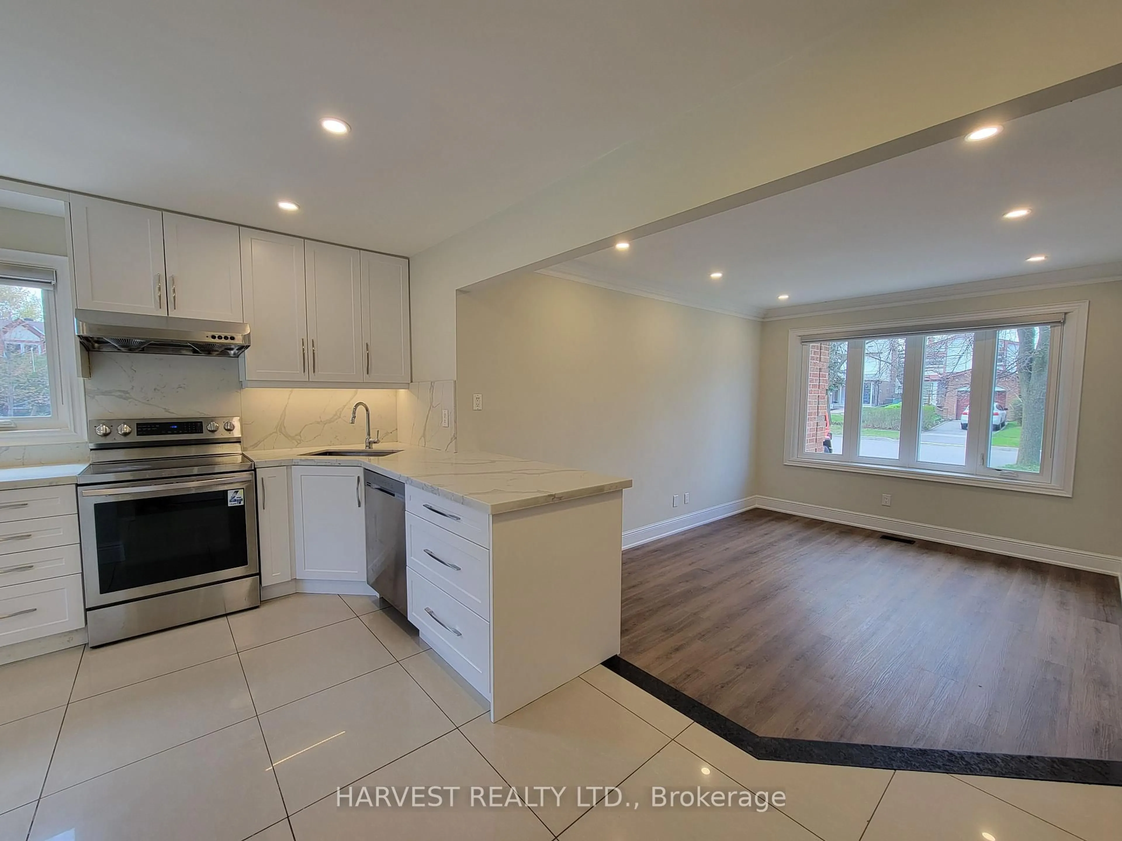 Open concept kitchen, unknown for 33 Oakhaven Dr, Toronto Ontario M1V 1X8