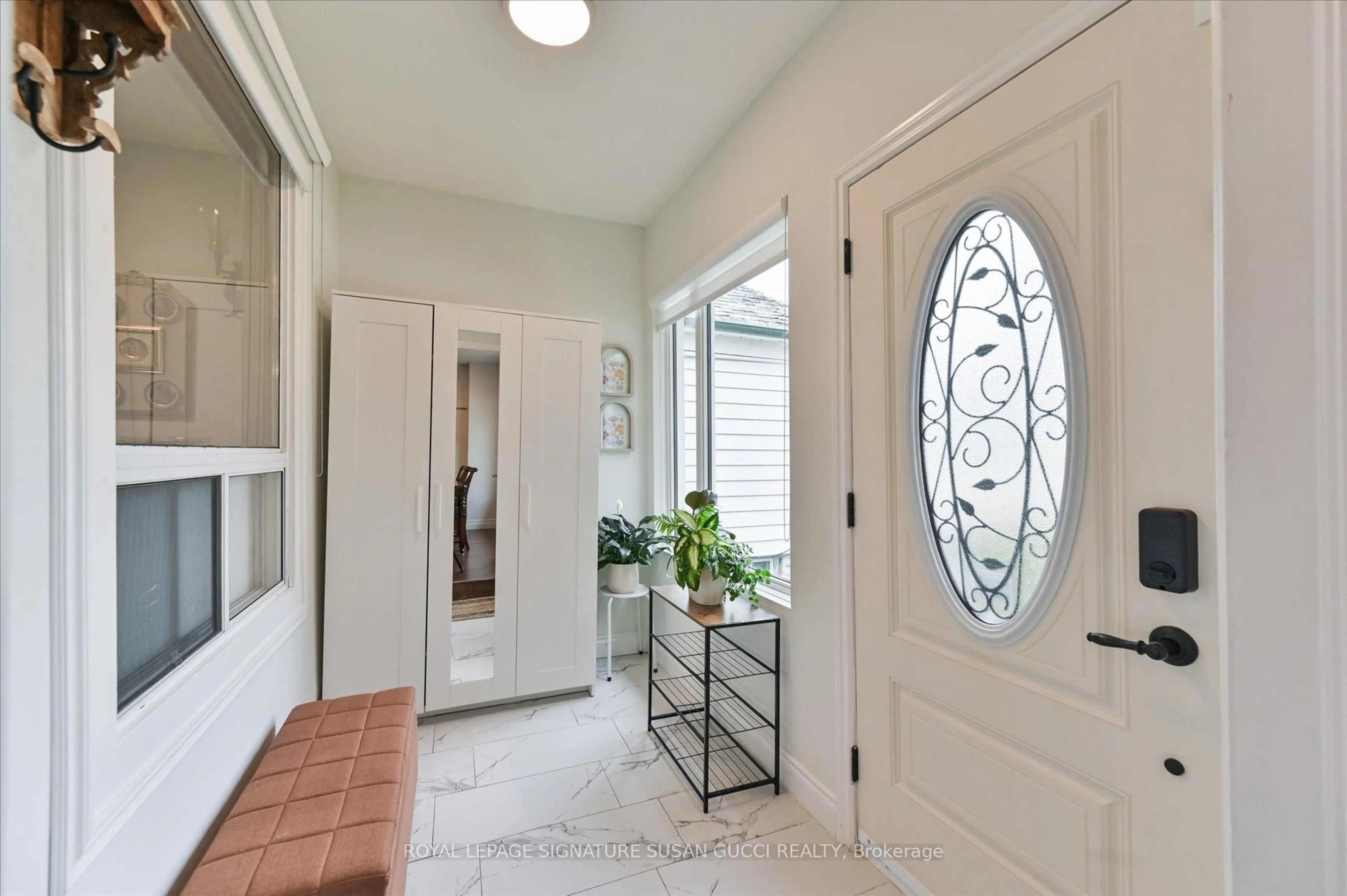 Indoor entryway for 94 Meighen Ave, Toronto Ontario M4B 2H7