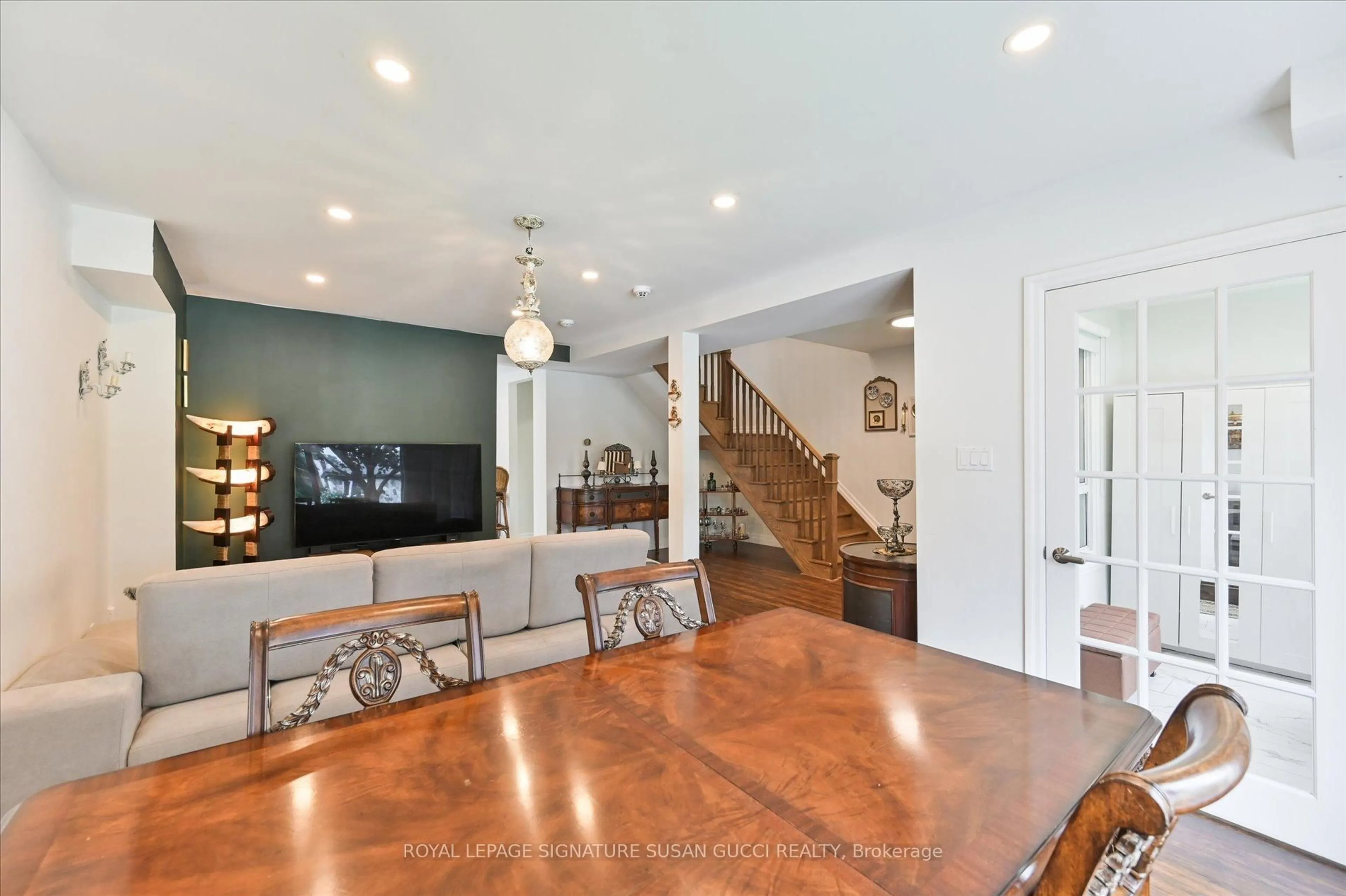 Unknown for 94 Meighen Ave, Toronto Ontario M4B 2H7