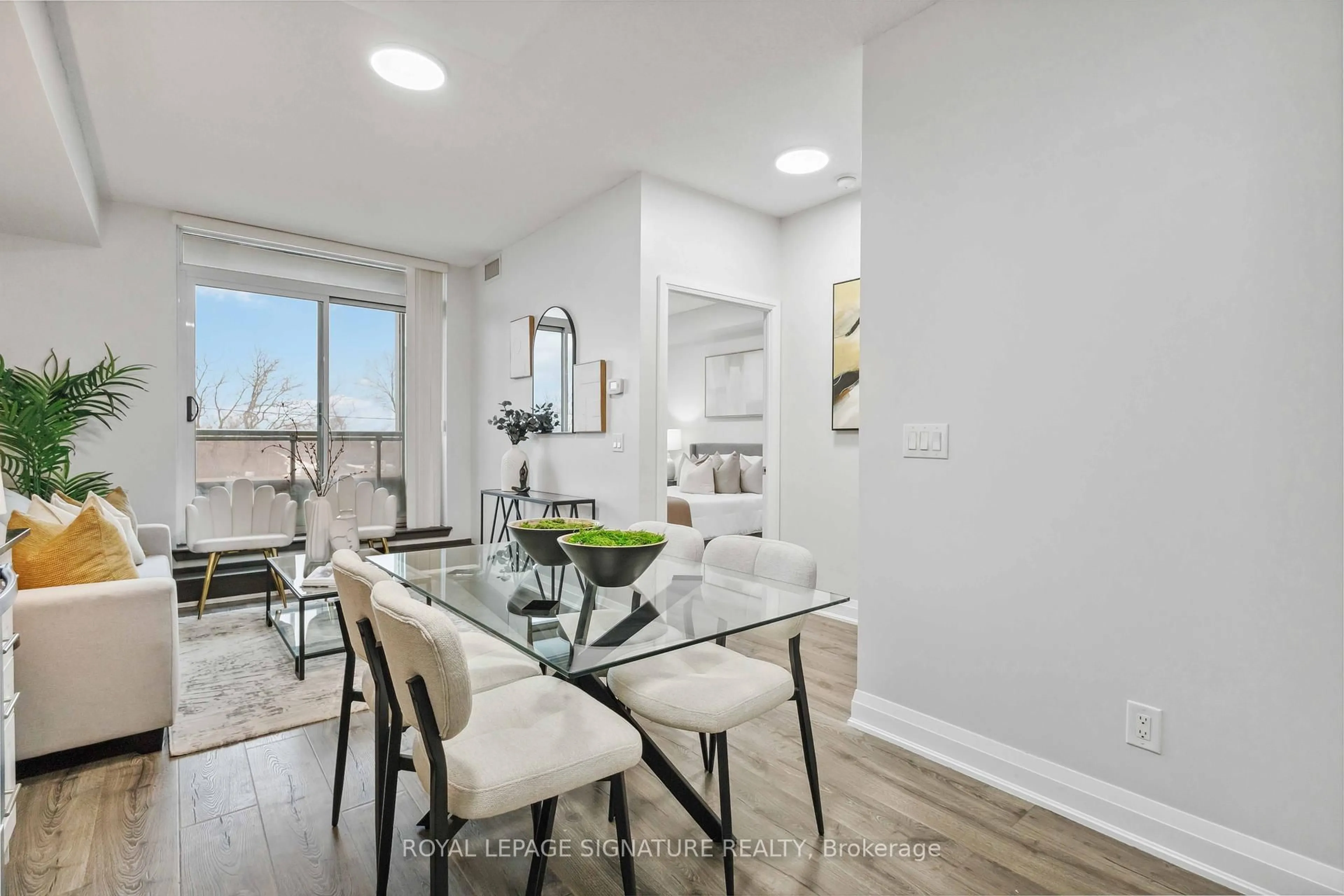 Unknown for 3520 Danforth Ave #212, Toronto Ontario M1L 1E5