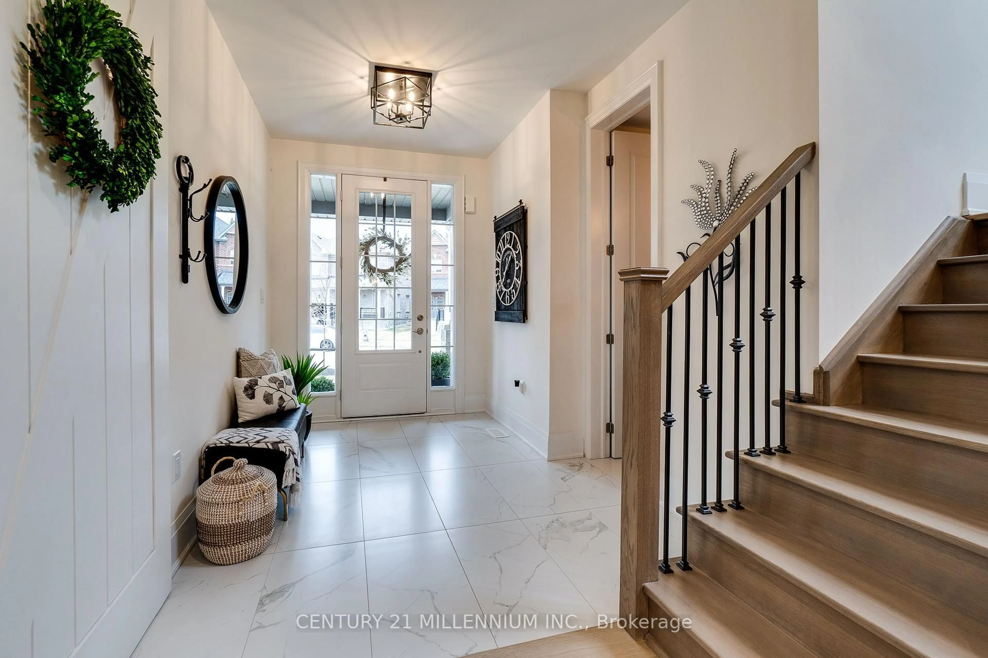 Indoor entryway for 1956 Don White Crt, Oshawa Ontario L1K 1A1