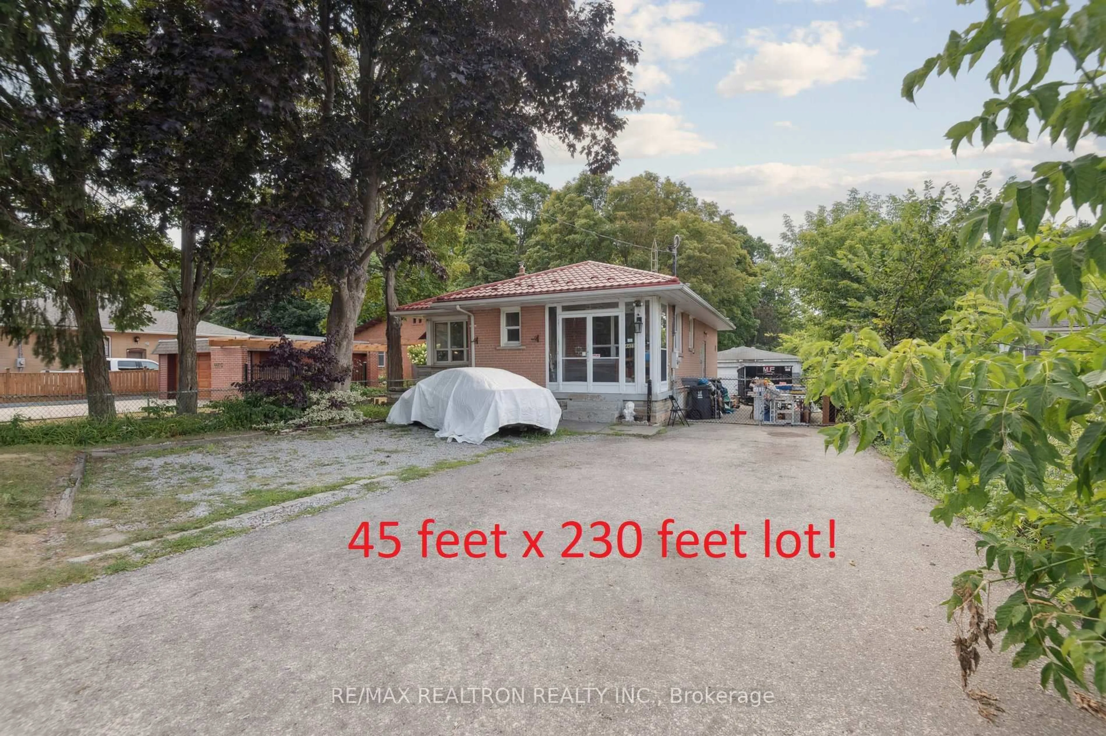 A pic from outside/outdoor area/front of a property/back of a property/a pic from drone, street for 4423 Lawrence Ave, Toronto Ontario M1E 2T6
