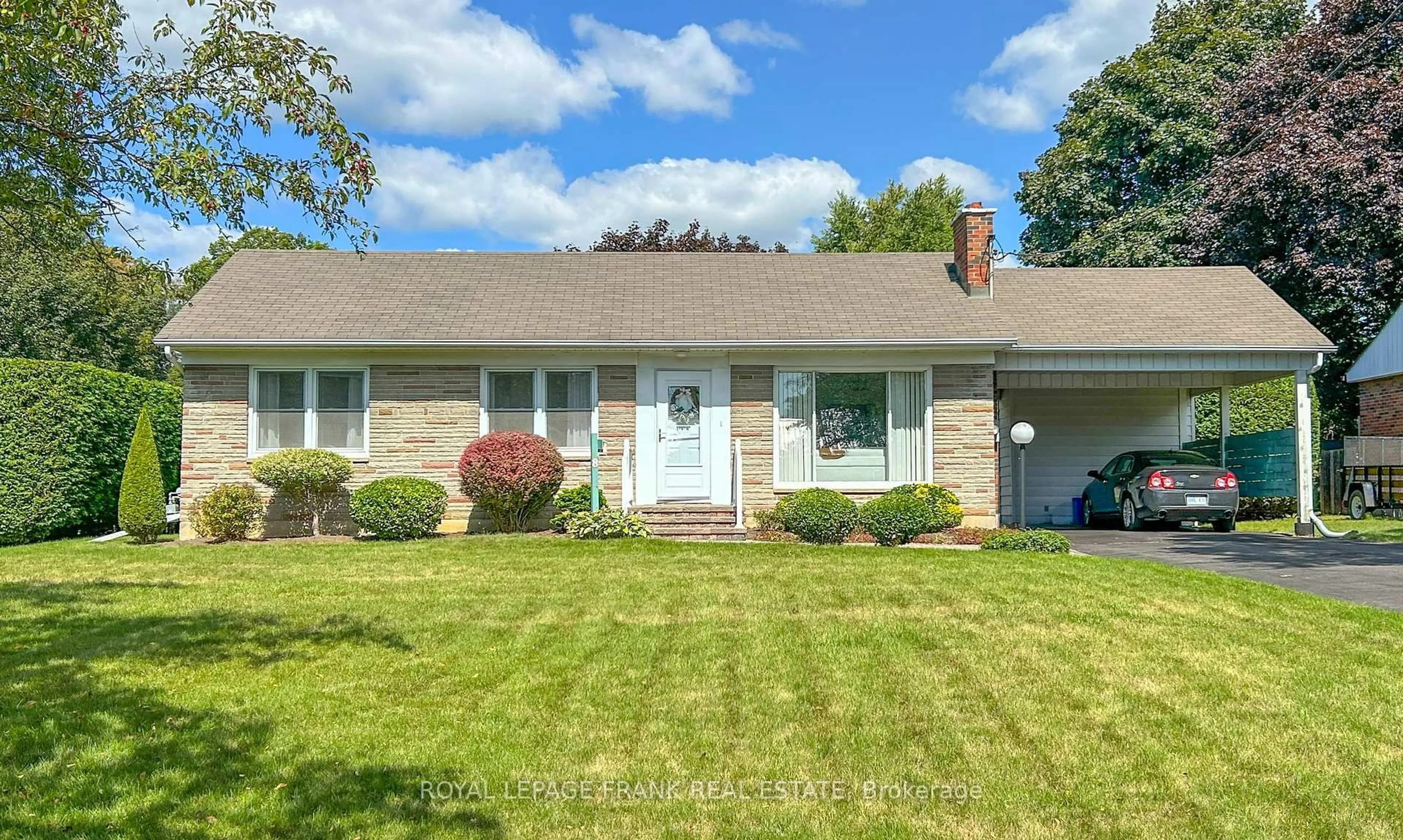 Home with vinyl exterior material, street for 8 Edsall Ave, Clarington Ontario L1C 2A8