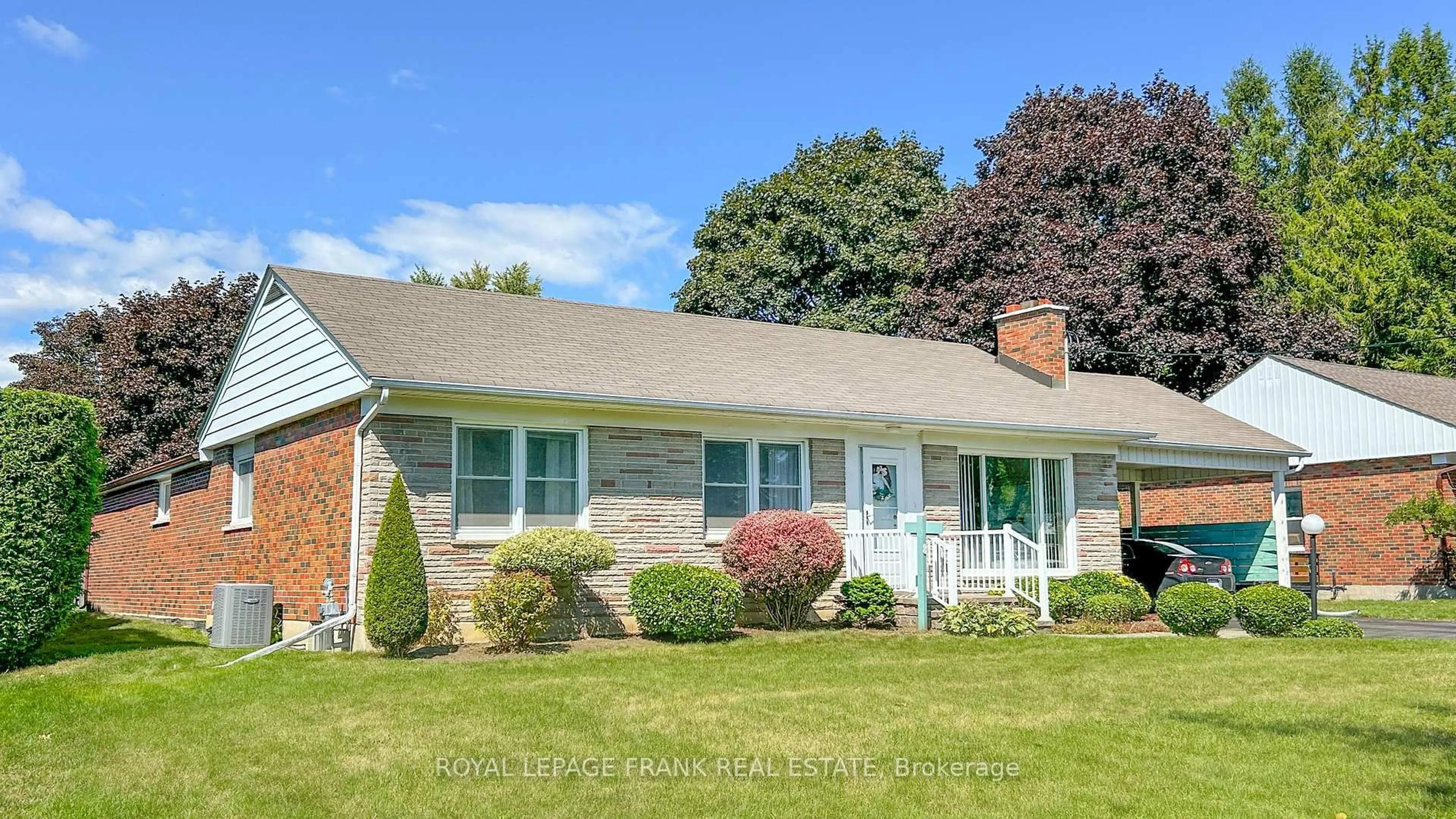 Home with vinyl exterior material, street for 8 Edsall Ave, Clarington Ontario L1C 2A8