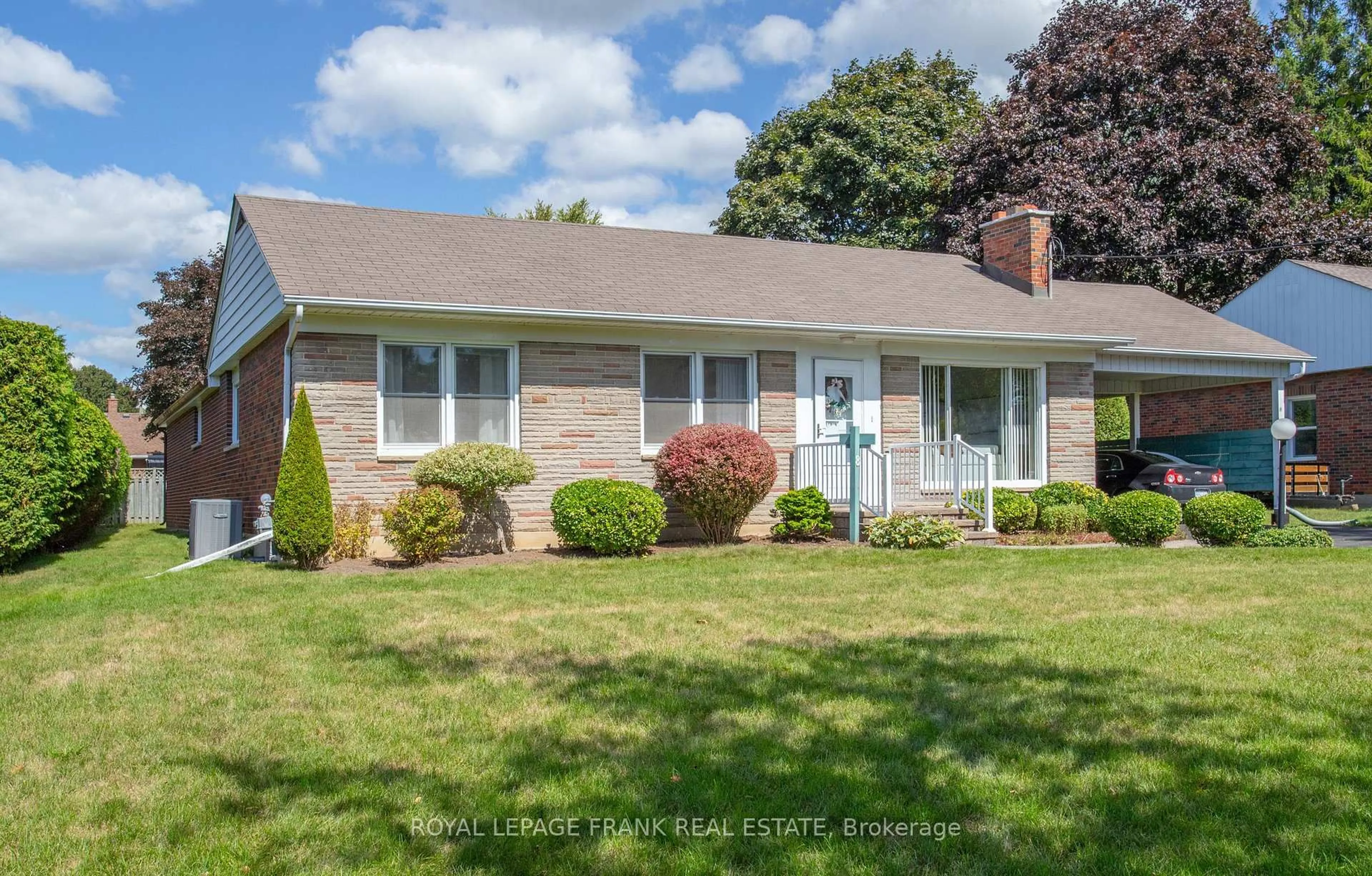 Home with vinyl exterior material, street for 8 Edsall Ave, Clarington Ontario L1C 2A8