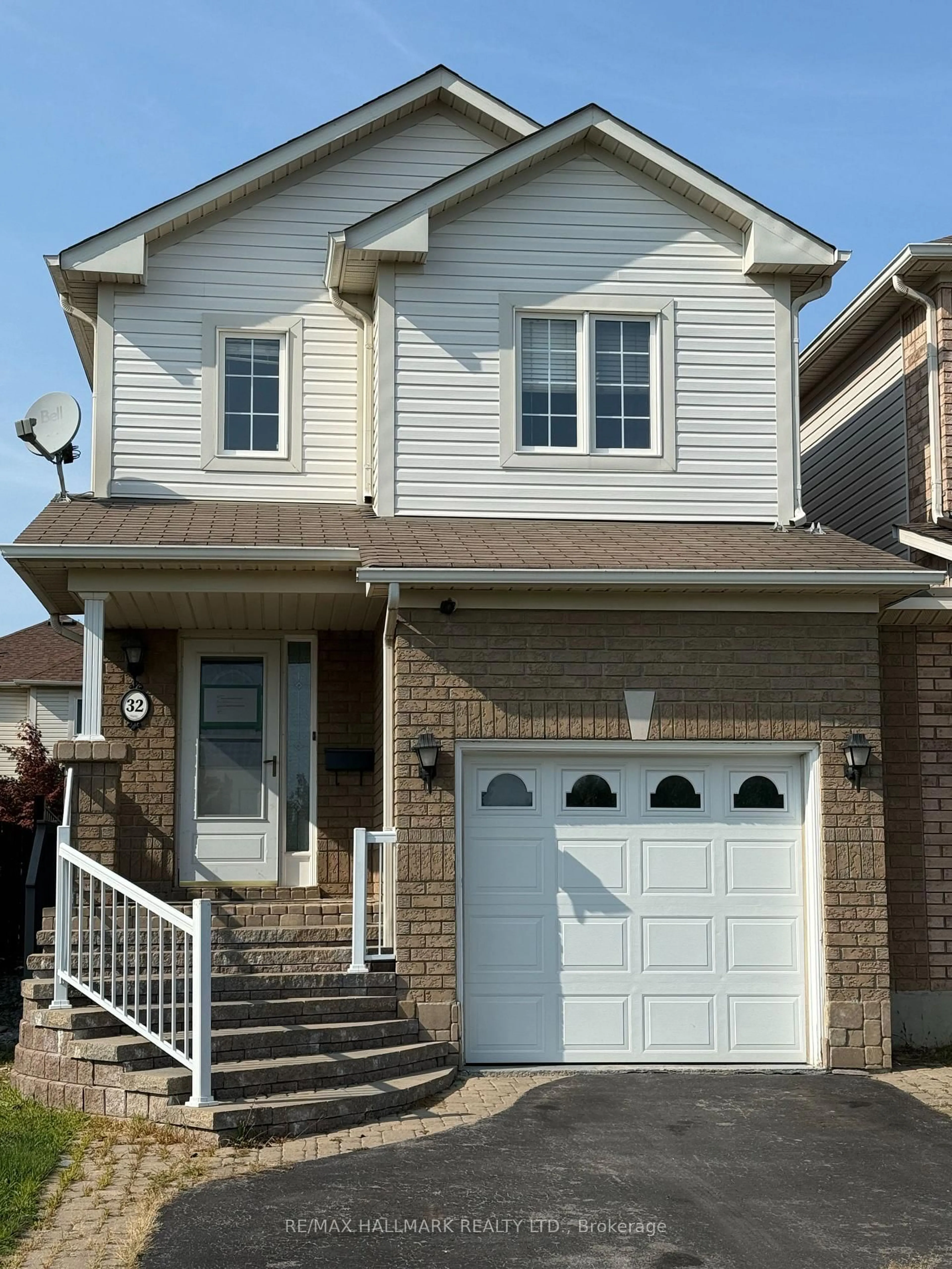 Home with vinyl exterior material, street for 32 Samandria Ave, Whitby Ontario L1R 2Z7