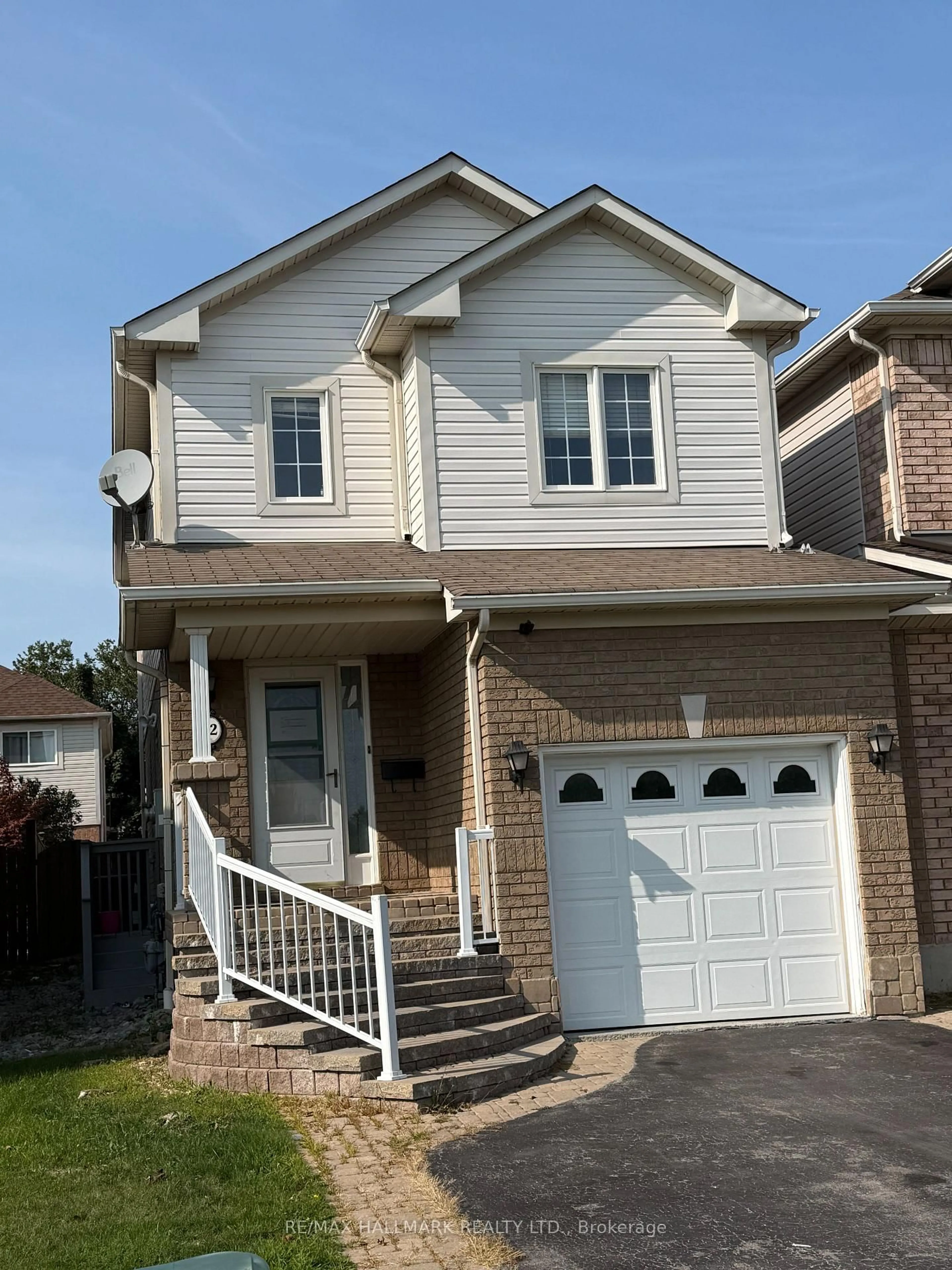 Home with vinyl exterior material, street for 32 Samandria Ave, Whitby Ontario L1R 2Z7