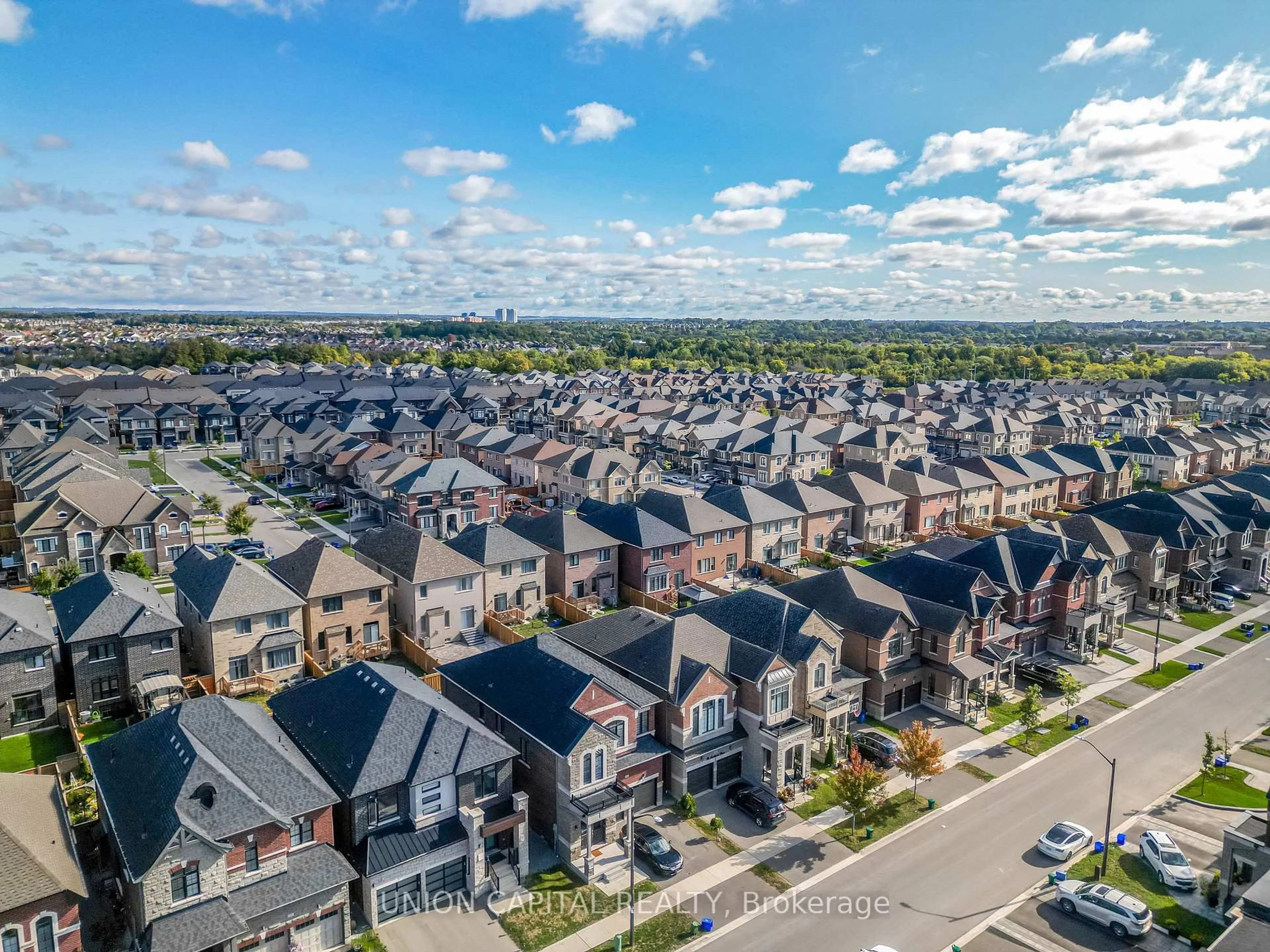 A pic from outside/outdoor area/front of a property/back of a property/a pic from drone, street for 41 Auckland Dr, Whitby Ontario L1P 0H4