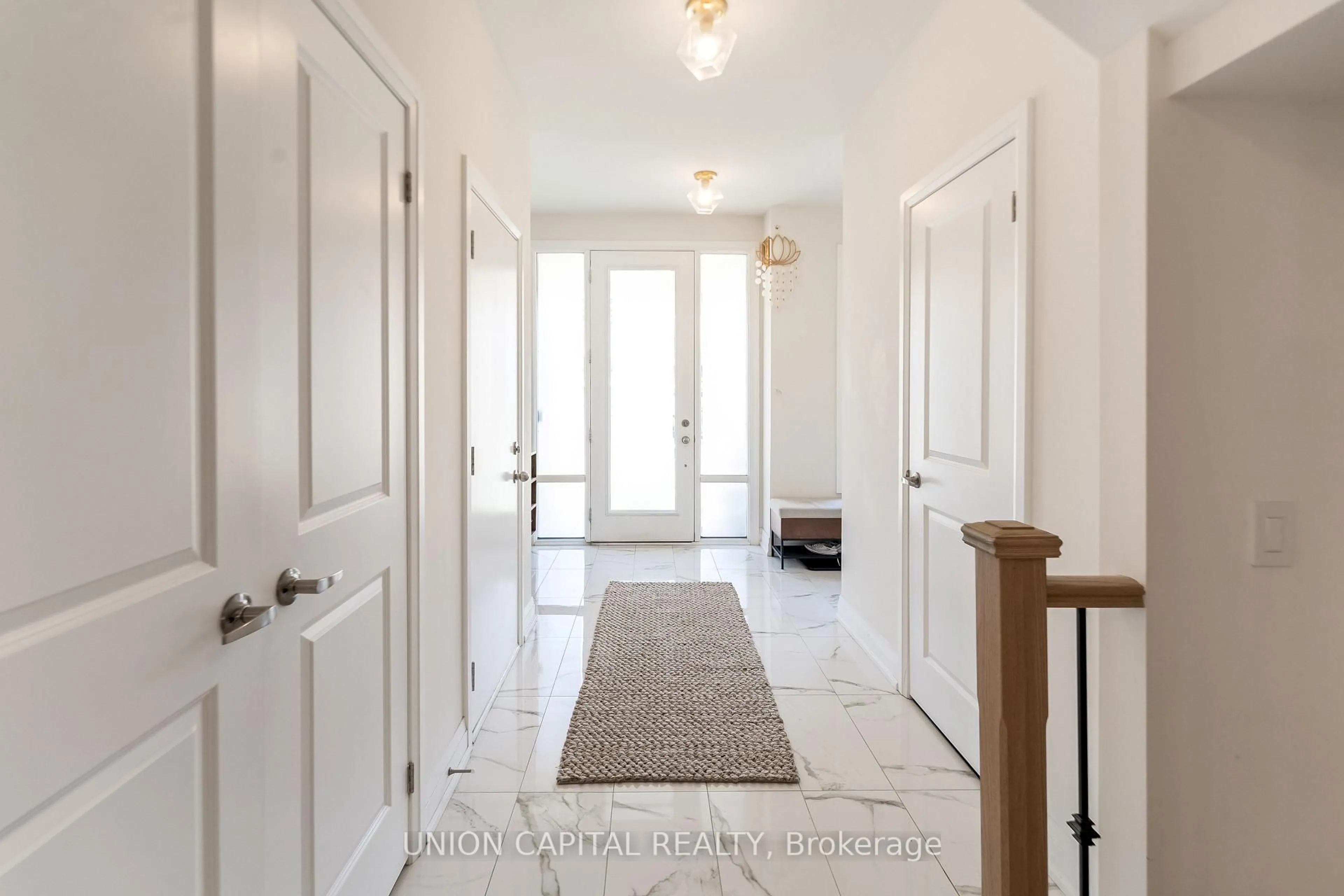 Indoor entryway for 41 Auckland Dr, Whitby Ontario L1P 0H4
