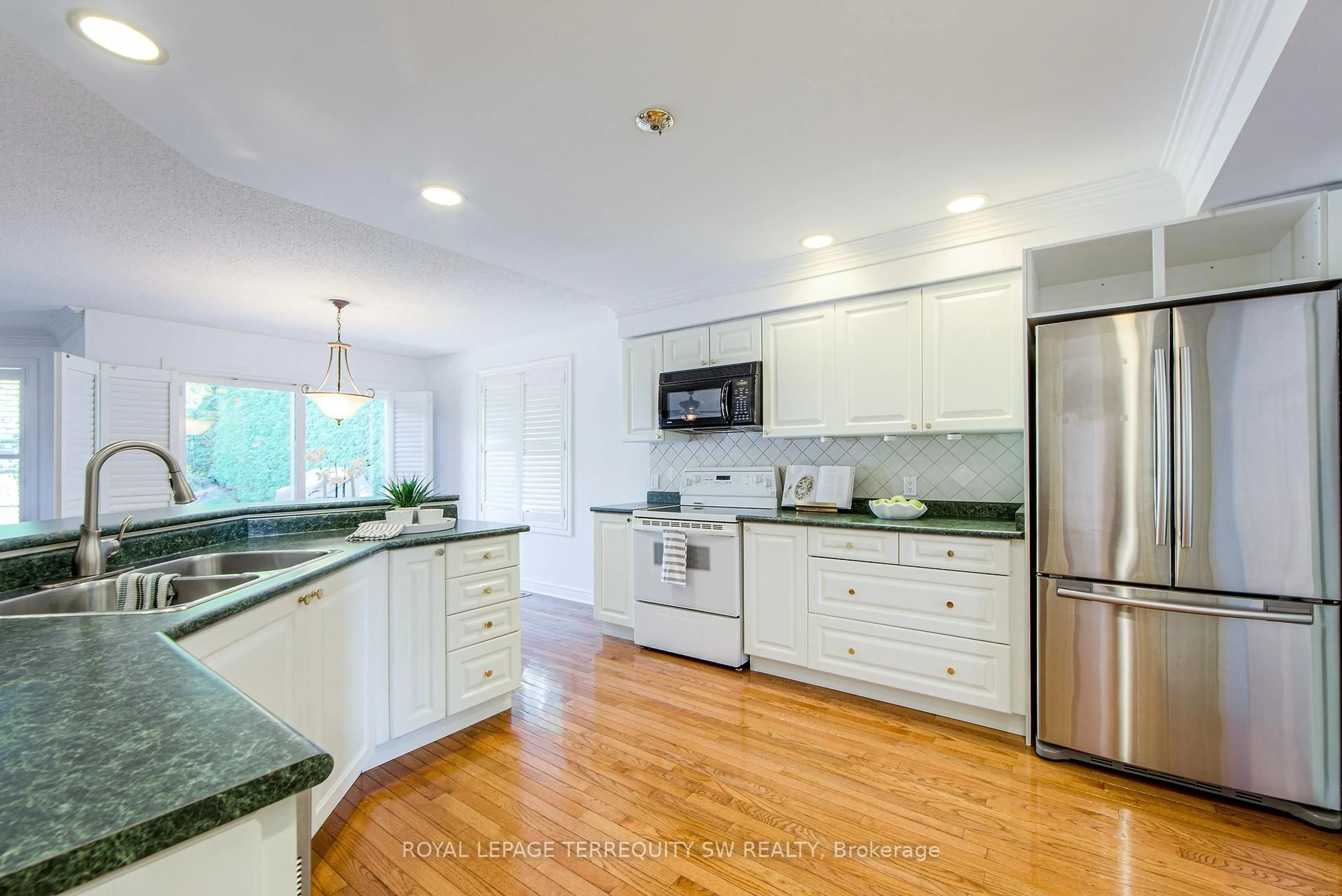Open concept kitchen, unknown for 139 Goodman Dr, Oshawa Ontario L1J 7V9