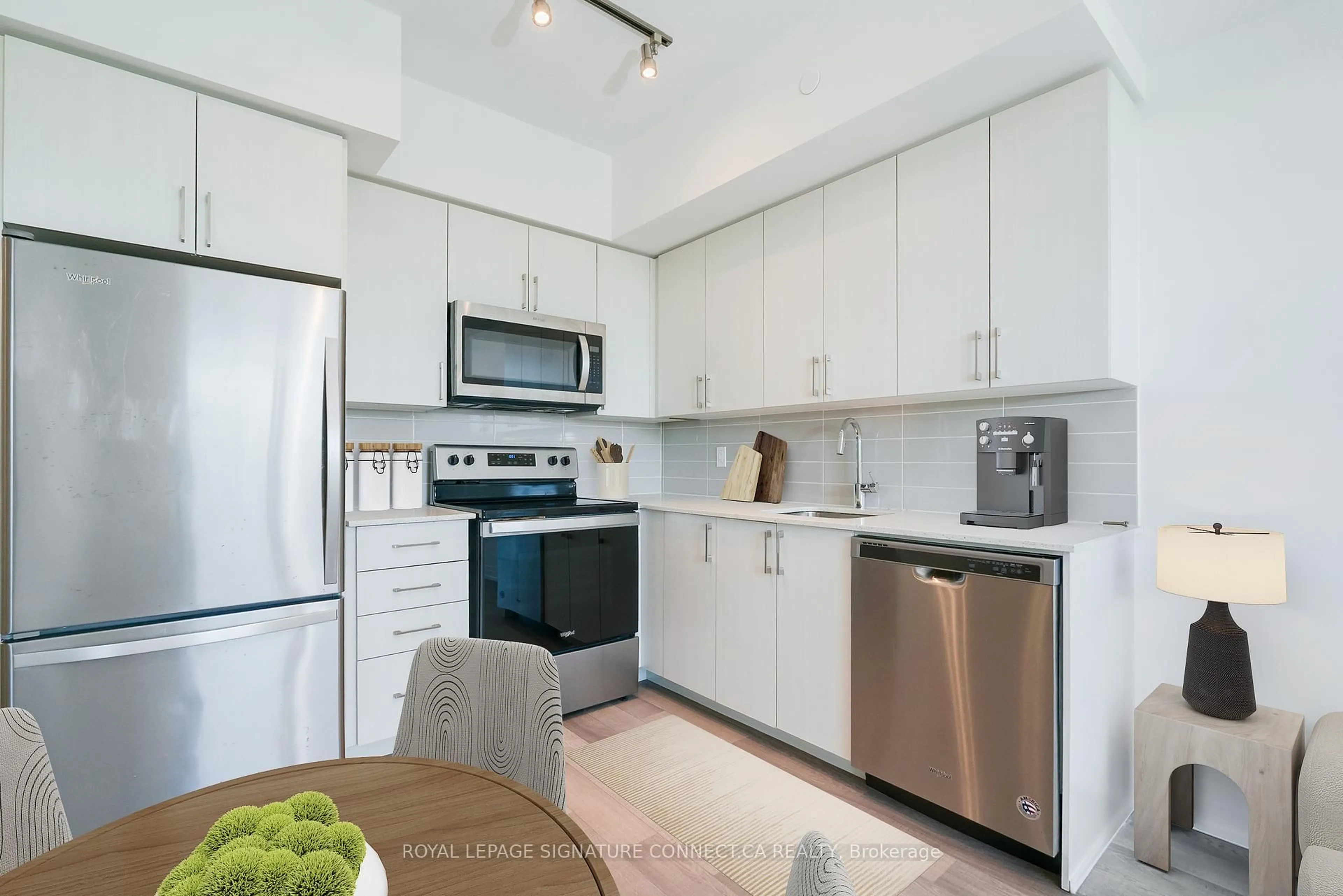 Standard kitchen, unknown for 3121 Sheppard Ave #517, Toronto Ontario M1T 3J7