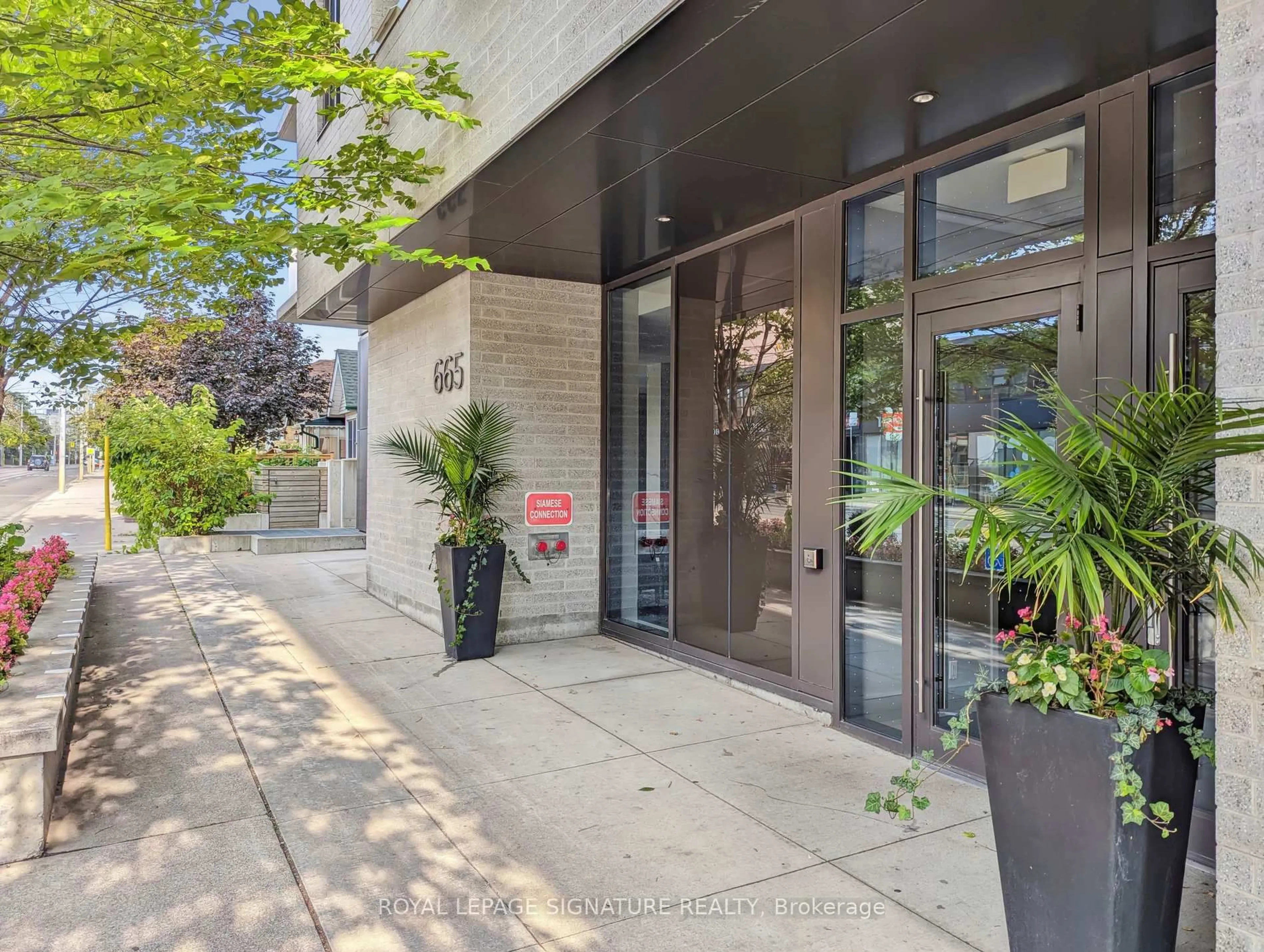 Indoor foyer for 665 Kingston Rd #7, Toronto Ontario M4E 0B6