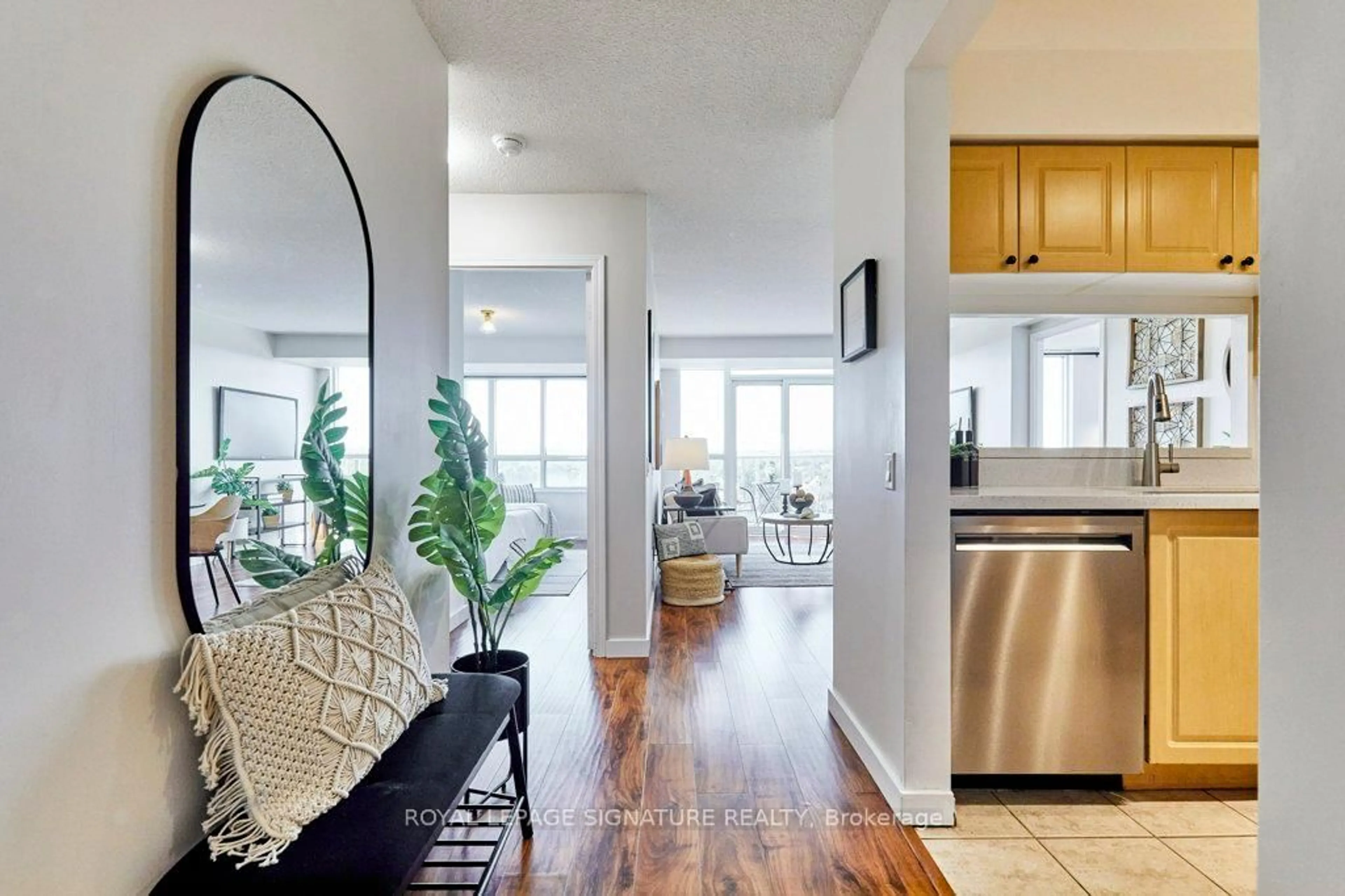 Indoor entryway for 1200 The Esplanade #904, Pickering Ontario L1V 6V3