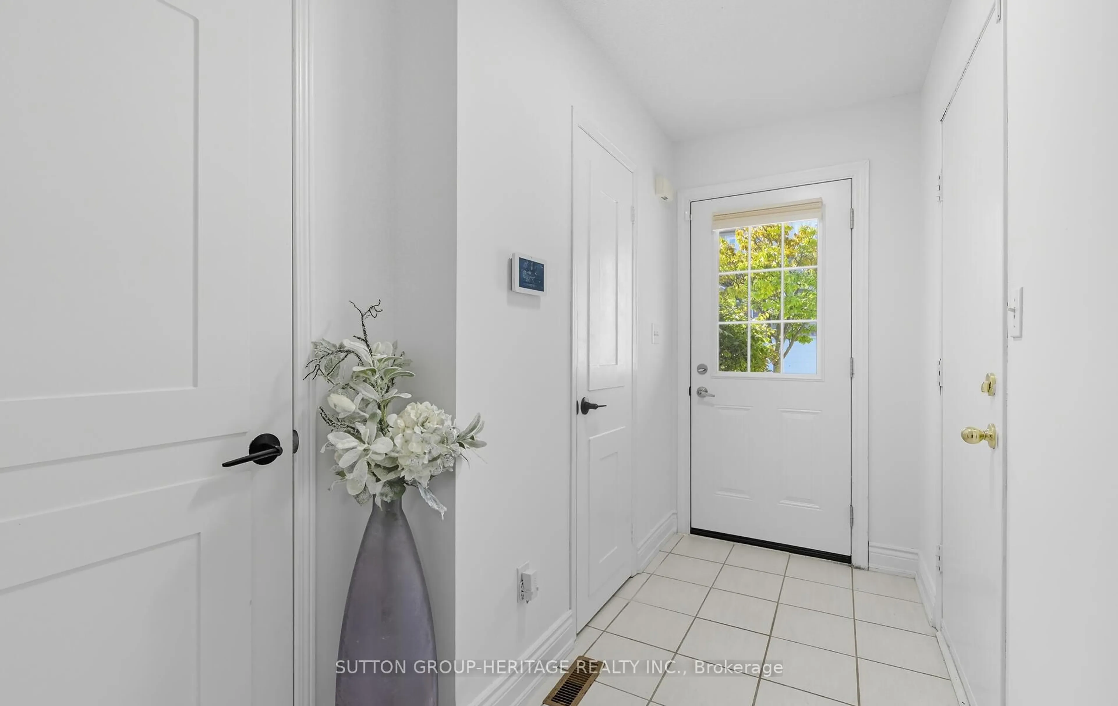 Indoor entryway for 46 Alexis Way, Whitby Ontario L1R 2N9