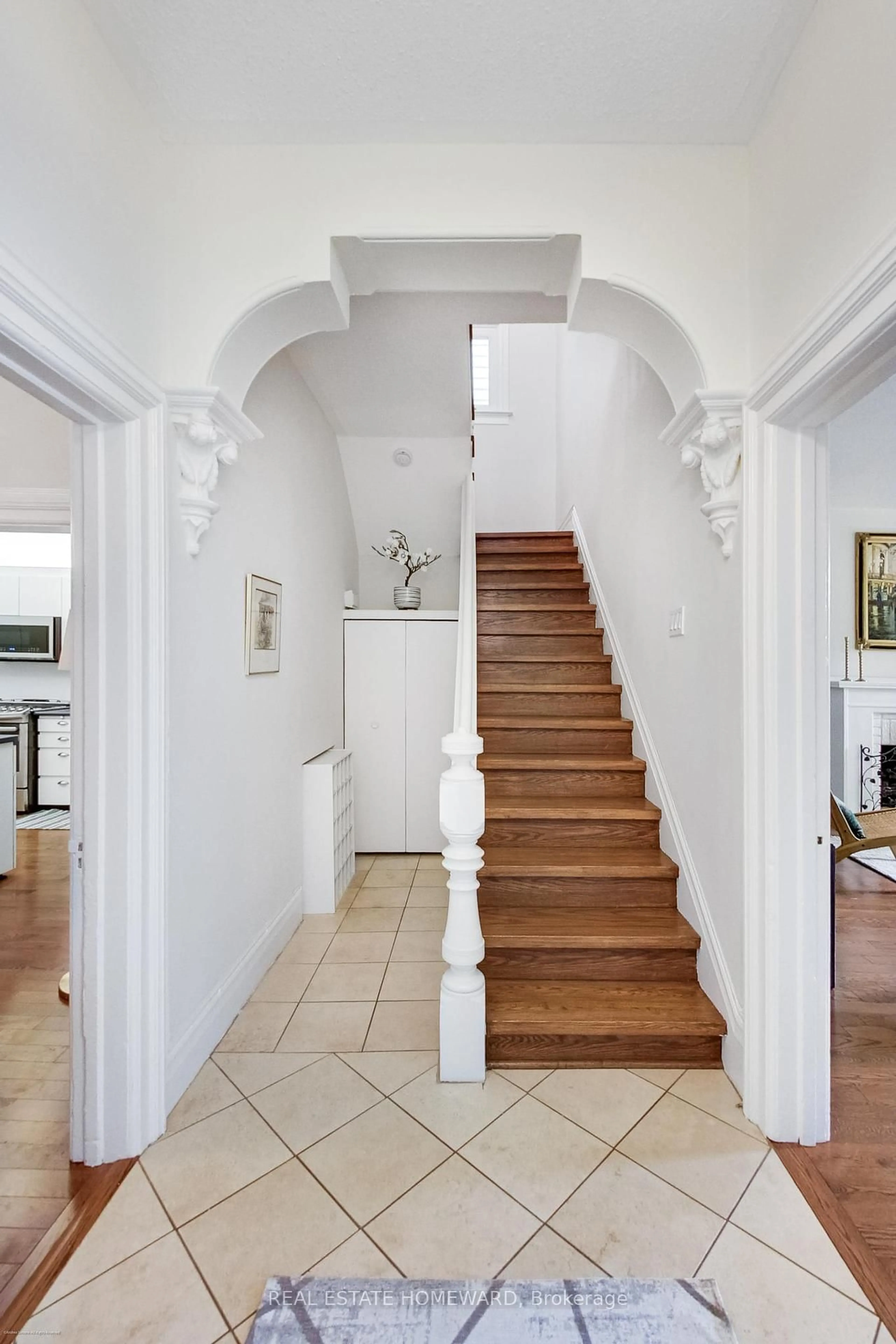 Indoor foyer for 66 Badgerow Ave, Toronto Ontario M4M 1V4