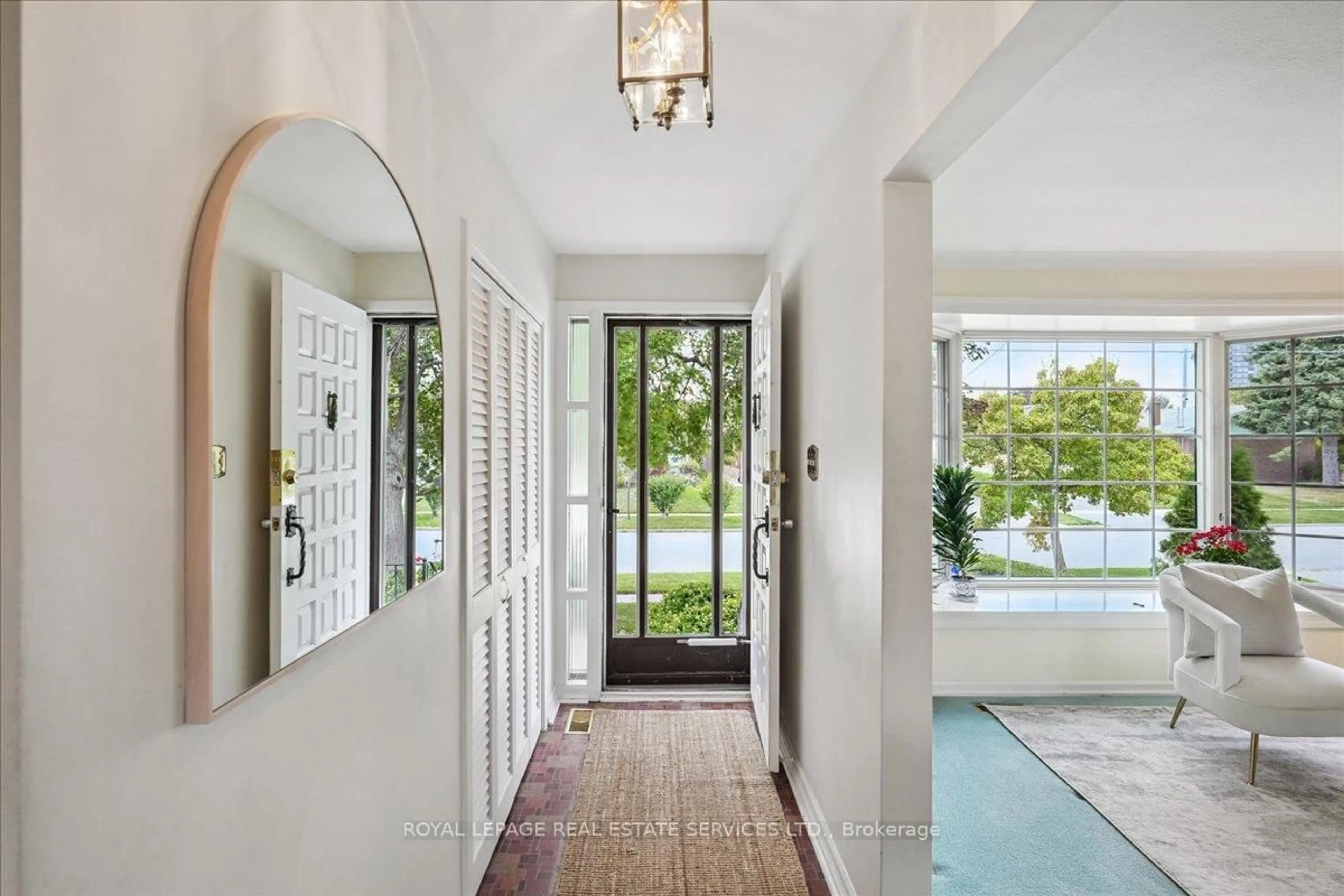 Indoor entryway for 5 Amethyst Rd, Toronto Ontario M1T 2E6