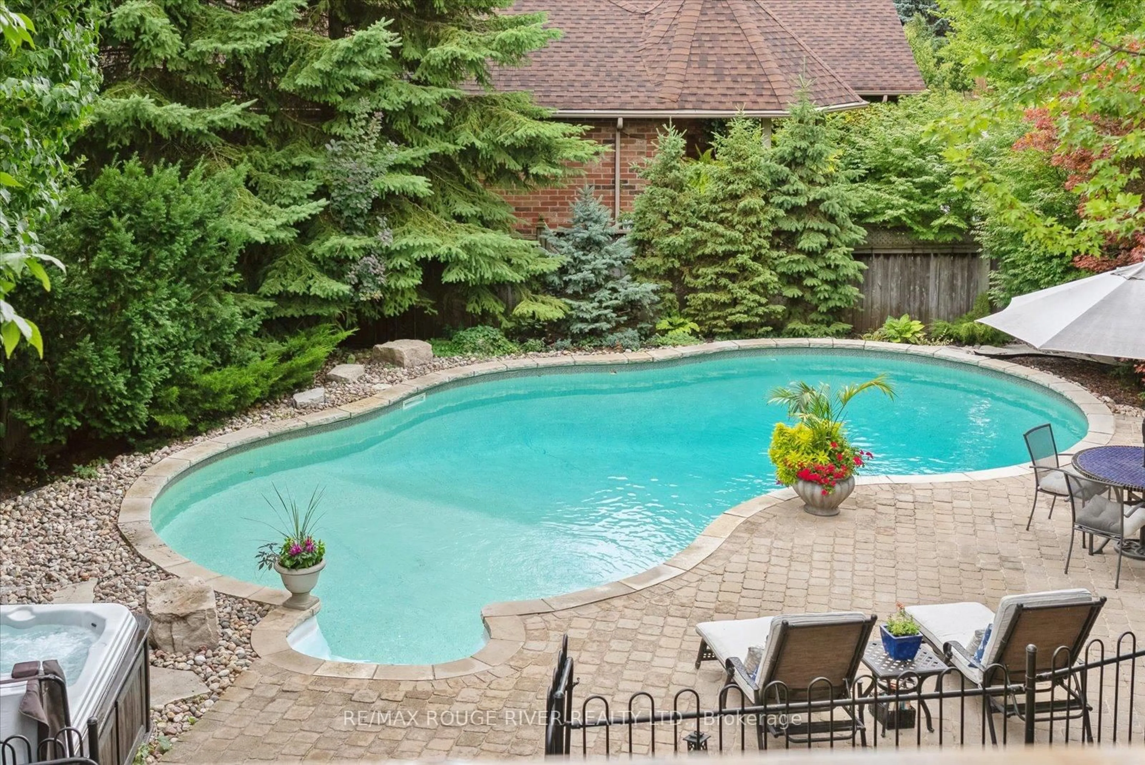 Pool for 19 Gilchrist Crt, Whitby Ontario L1R 2P3