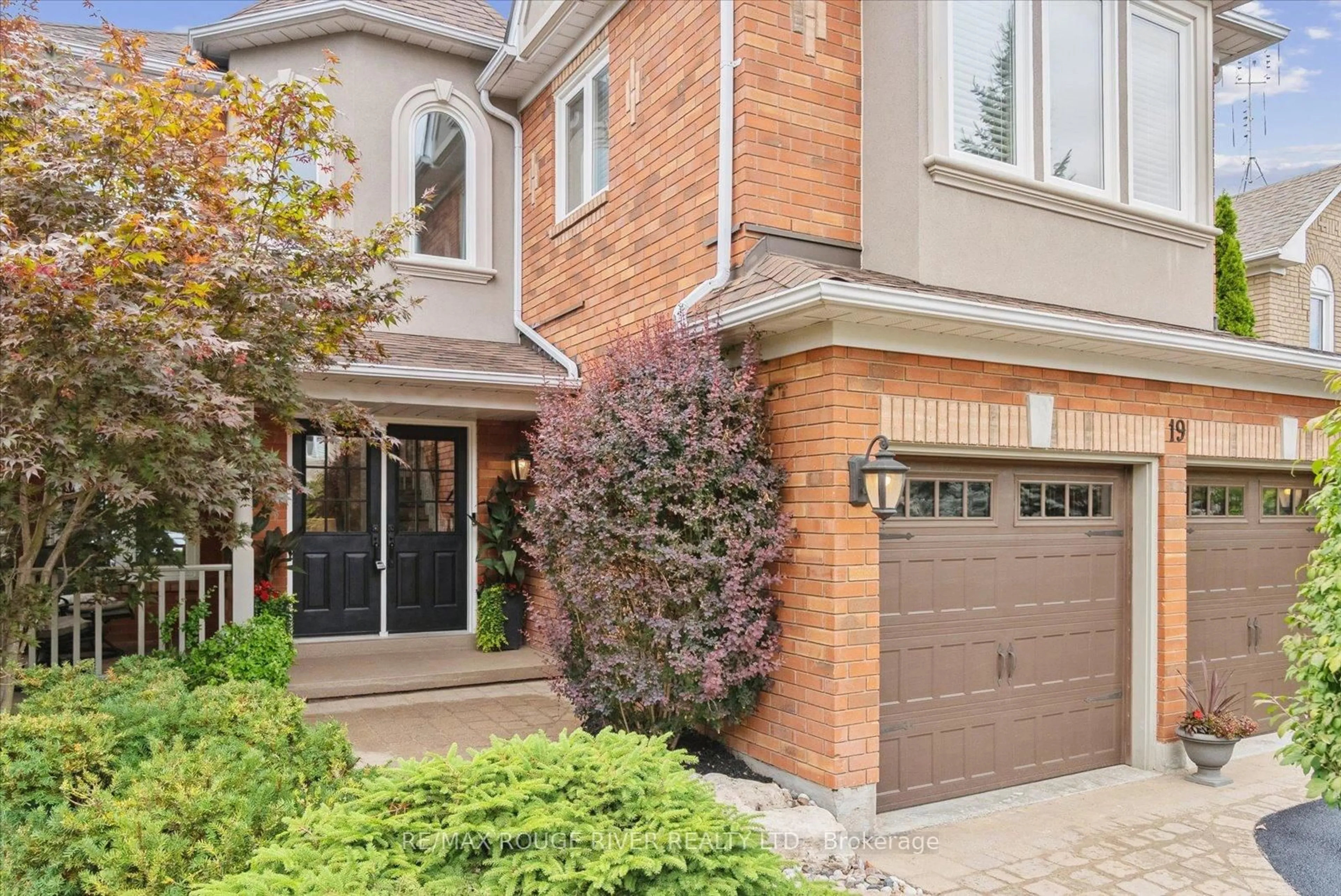 Home with brick exterior material, street for 19 Gilchrist Crt, Whitby Ontario L1R 2P3