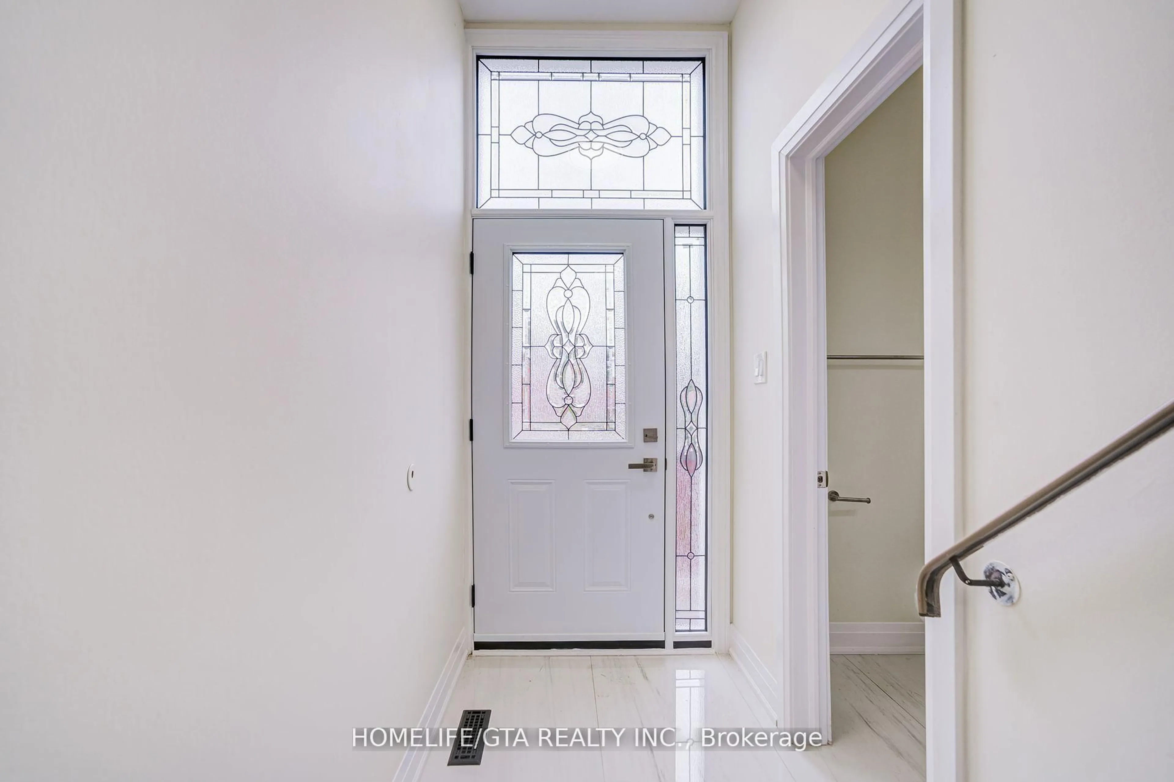 Indoor entryway for 6 Sprucewood Crt, Toronto Ontario M1W 2K3